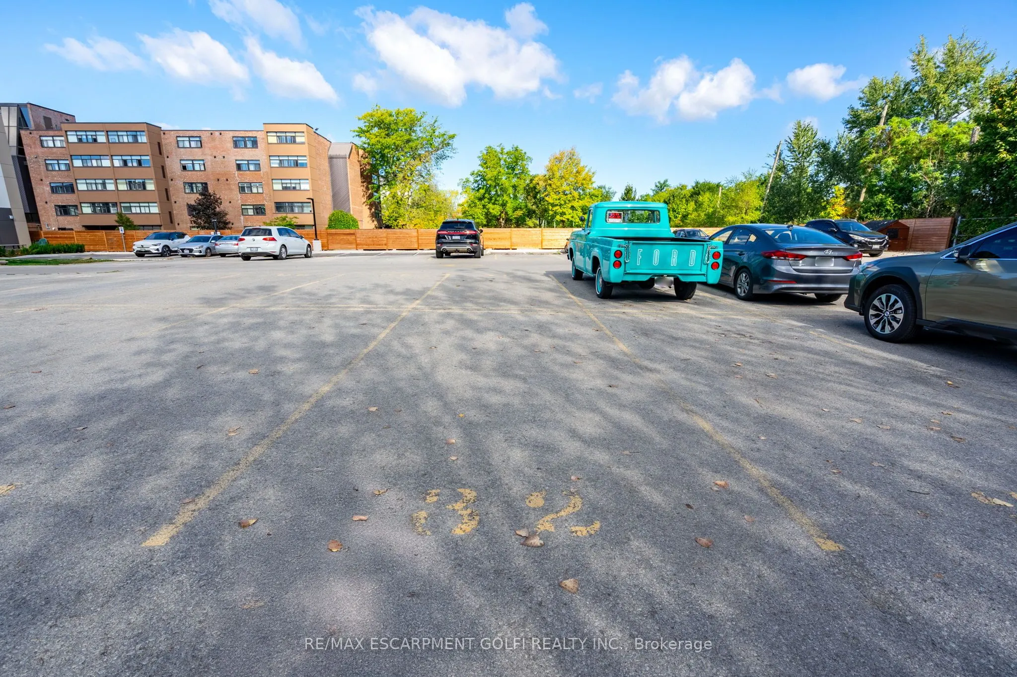 264 Oakdale Avenue #102