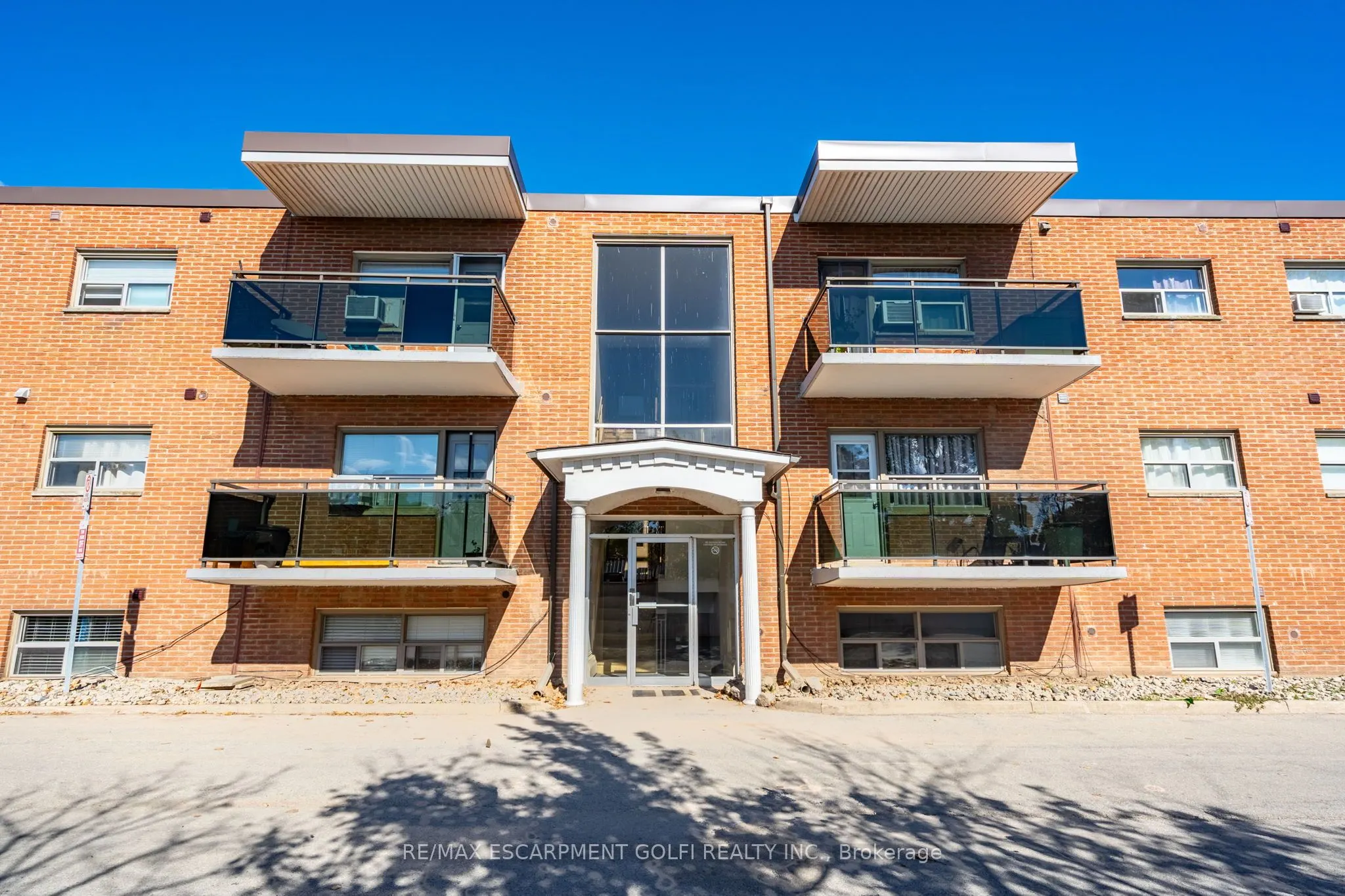 264 Oakdale Avenue #102