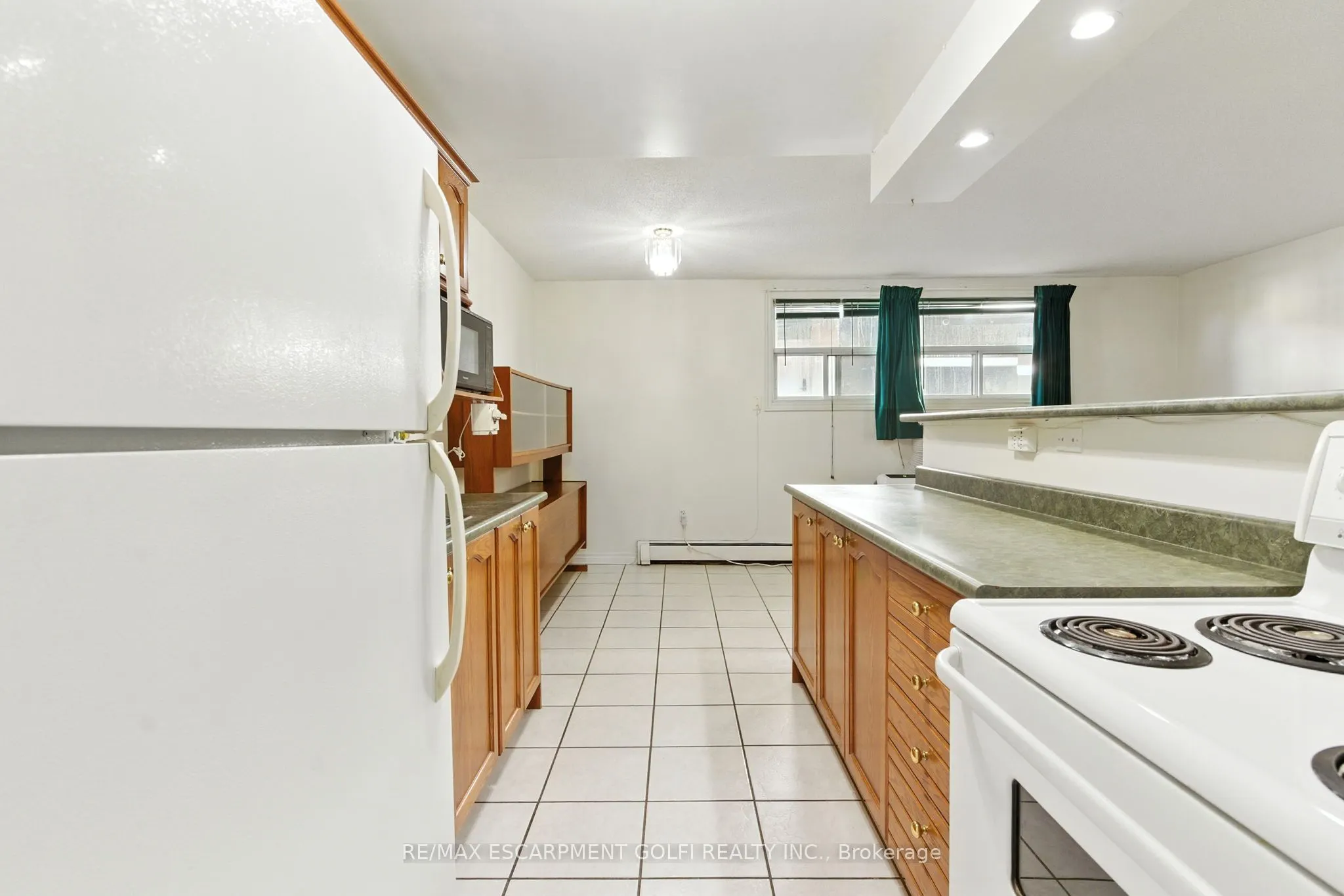 264 Oakdale Avenue #102