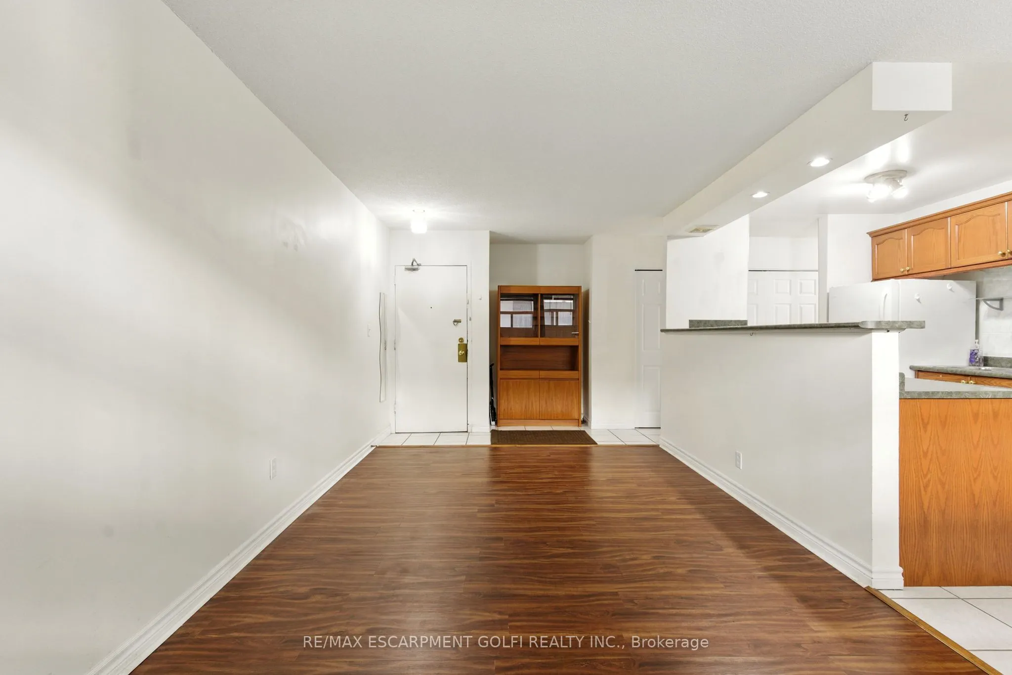 264 Oakdale Avenue #102