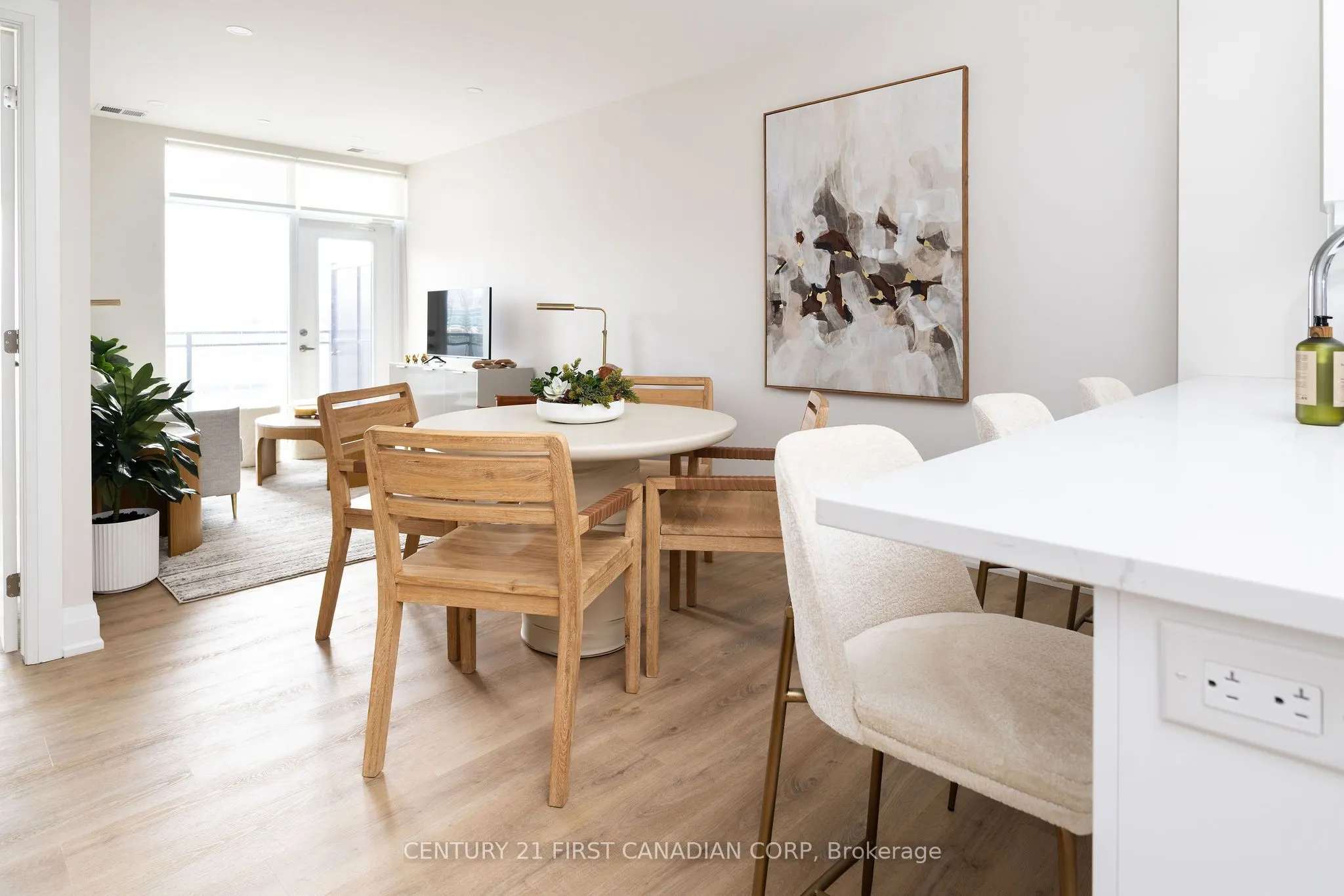 4286 King Street #1107