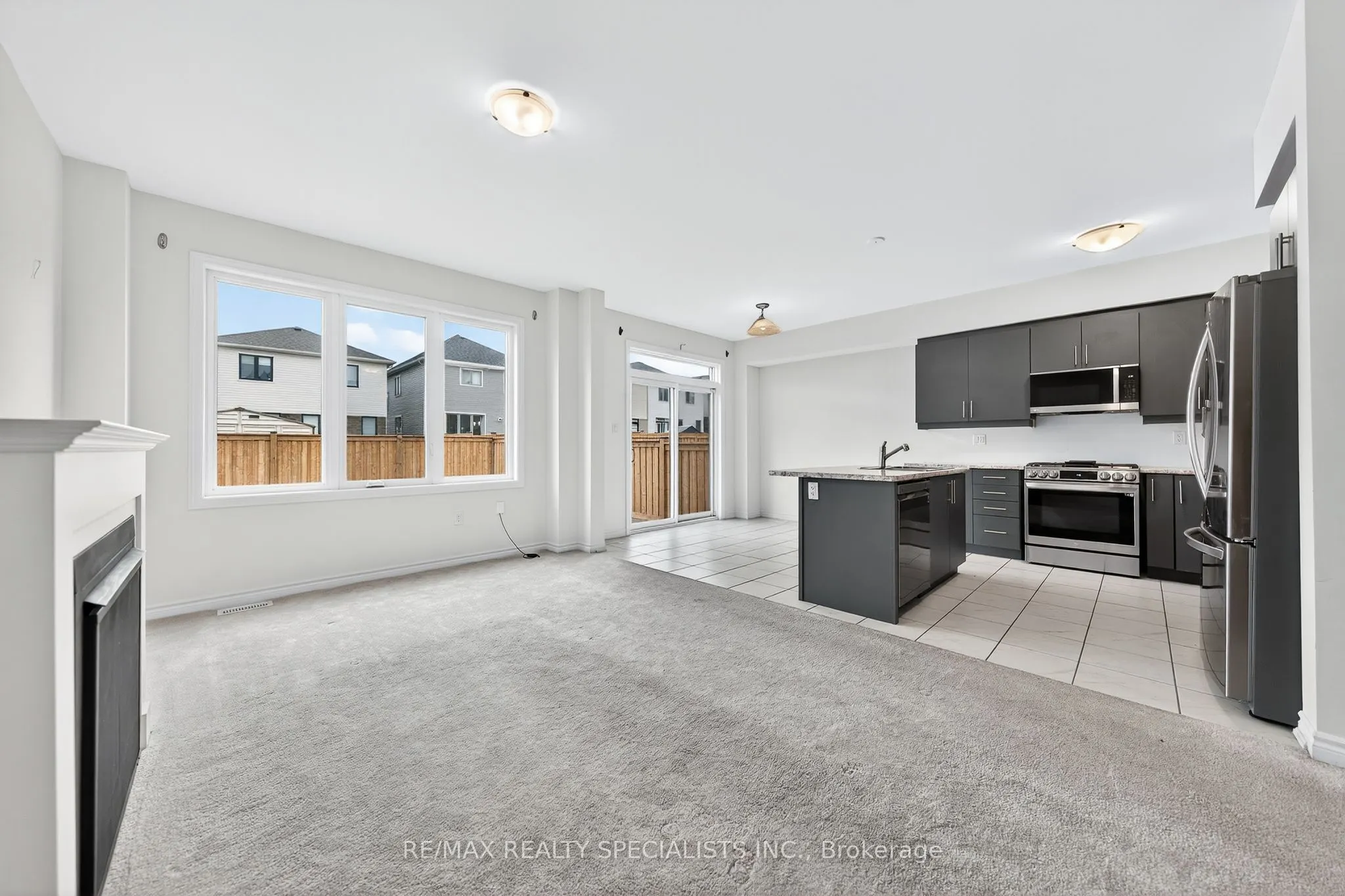 27 Harpin Way W