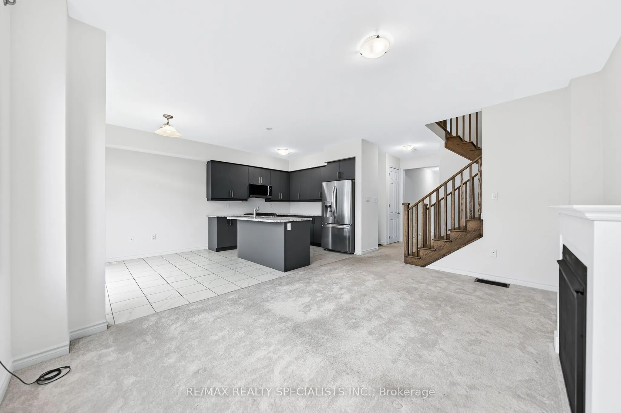 27 Harpin Way W