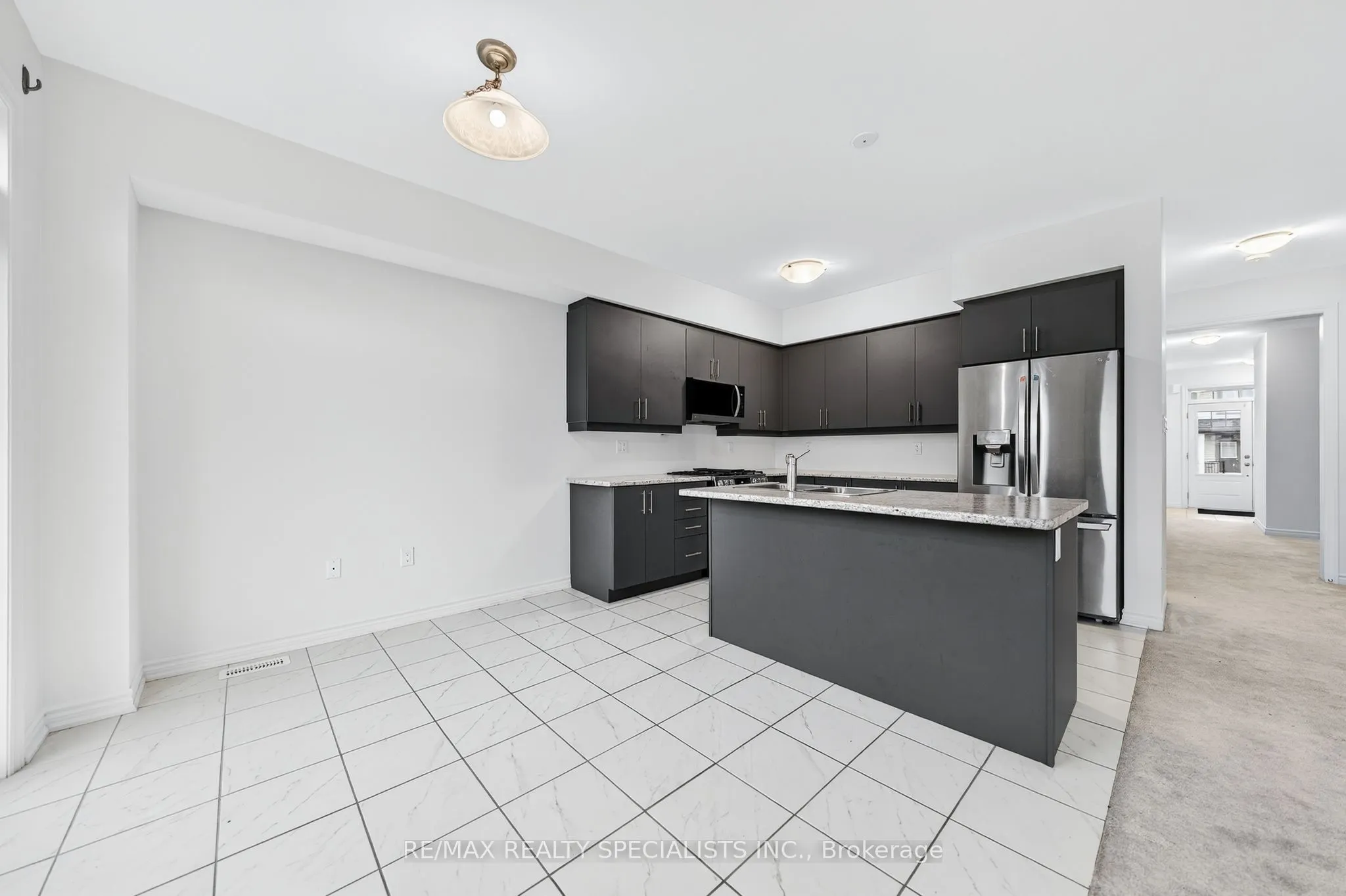 27 Harpin Way W