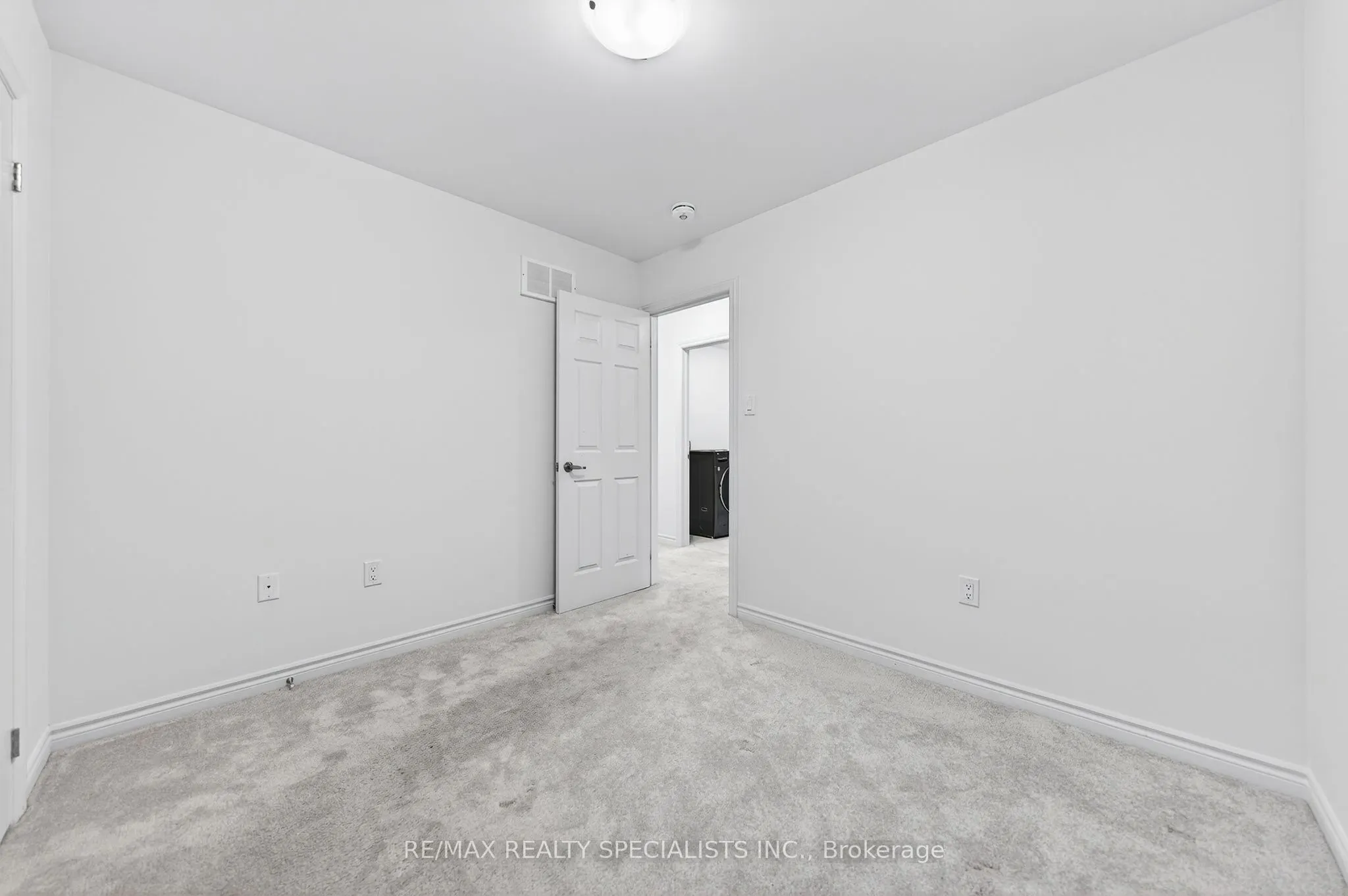 27 Harpin Way W