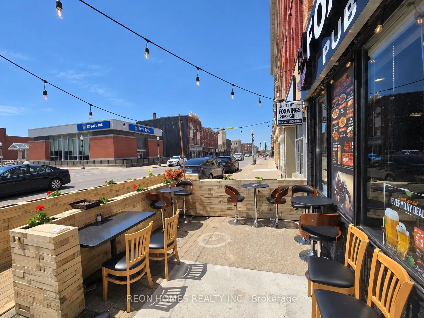 455 Dundas Street