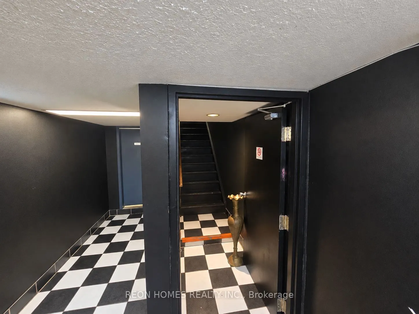 455 Dundas Street