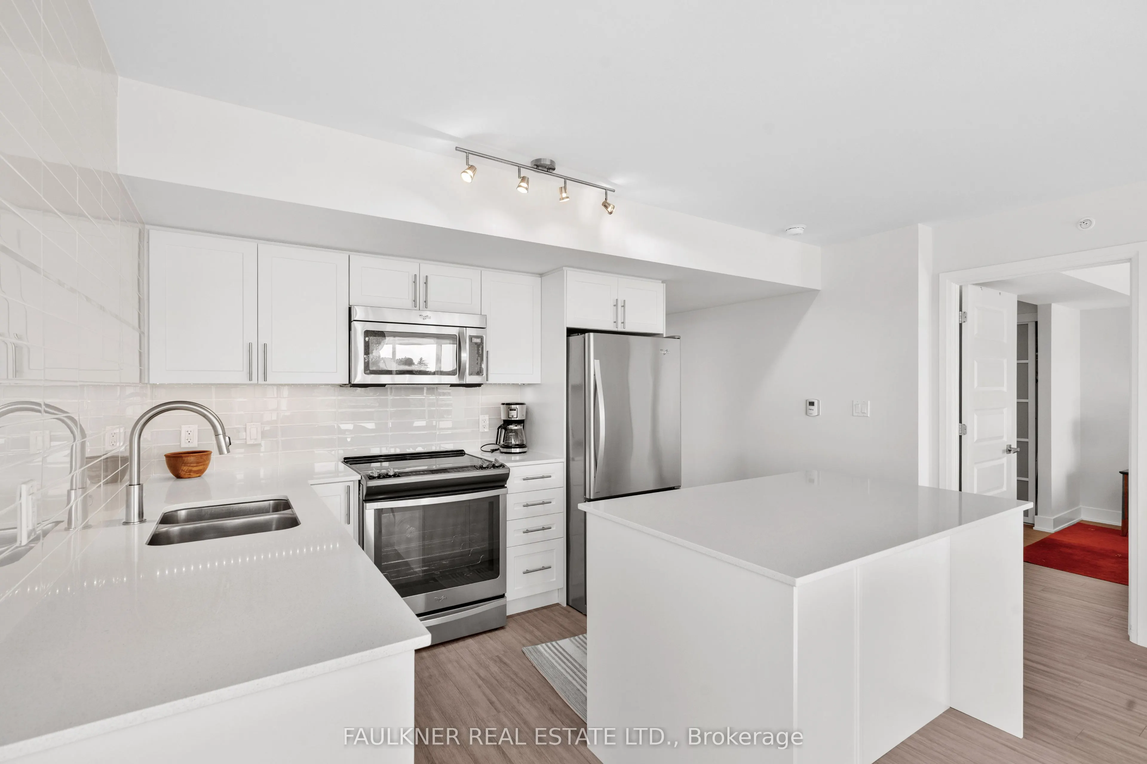 1035 Bank Street #609