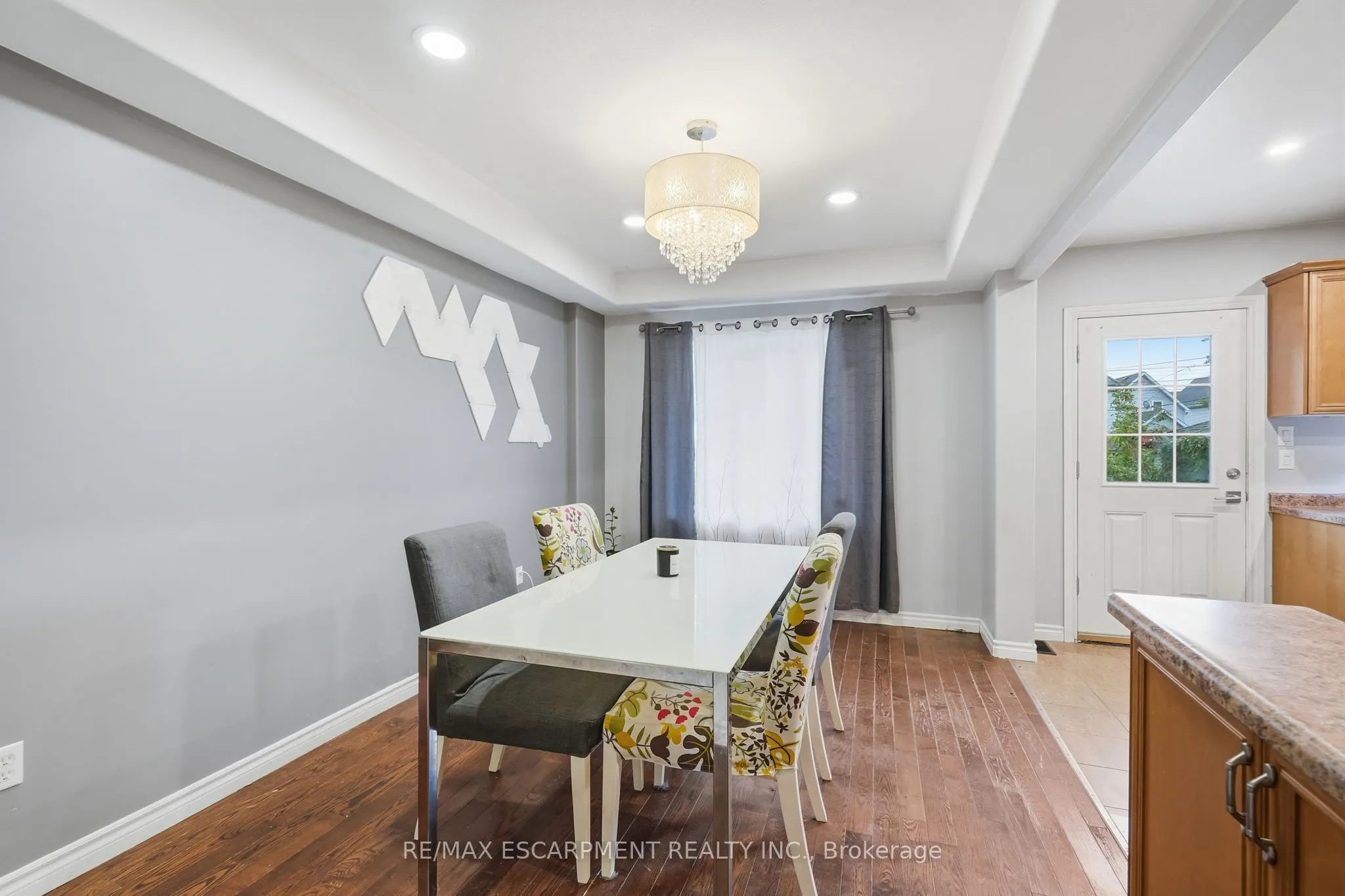 32 Oak Avenue
