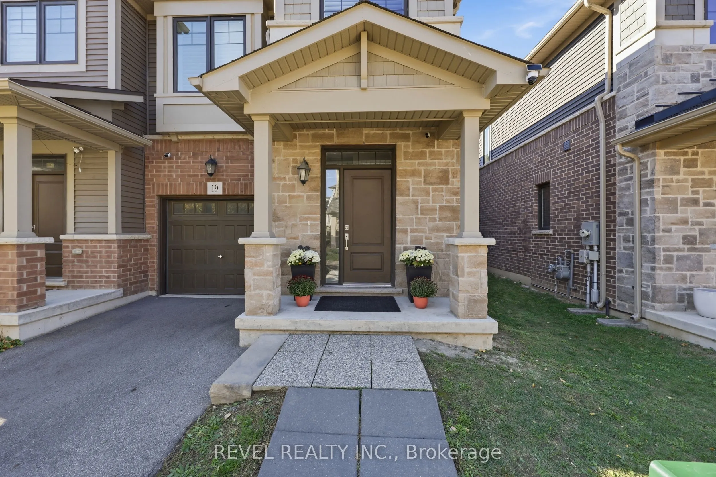 19 HIBISCUS Lane