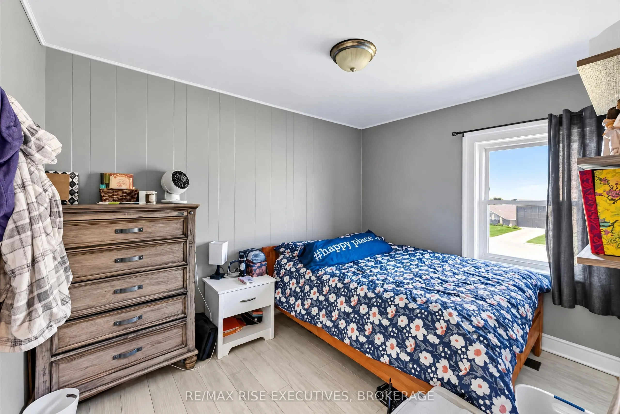 10-12 Manitou Crescent