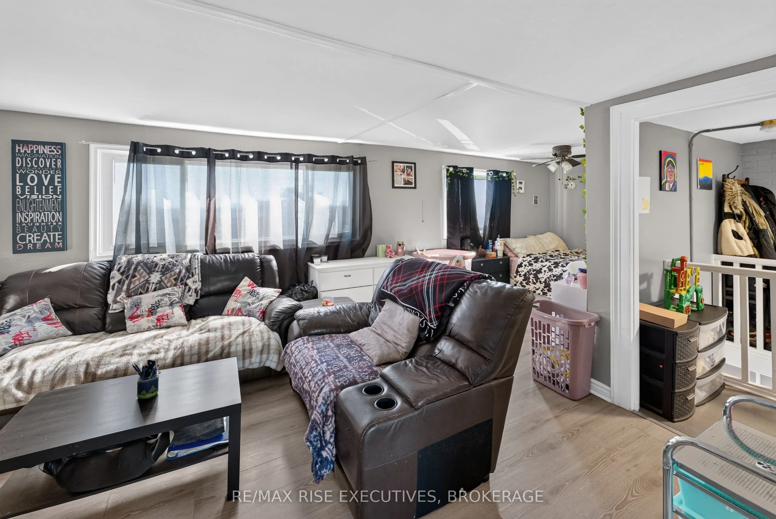 10-12 Manitou Crescent