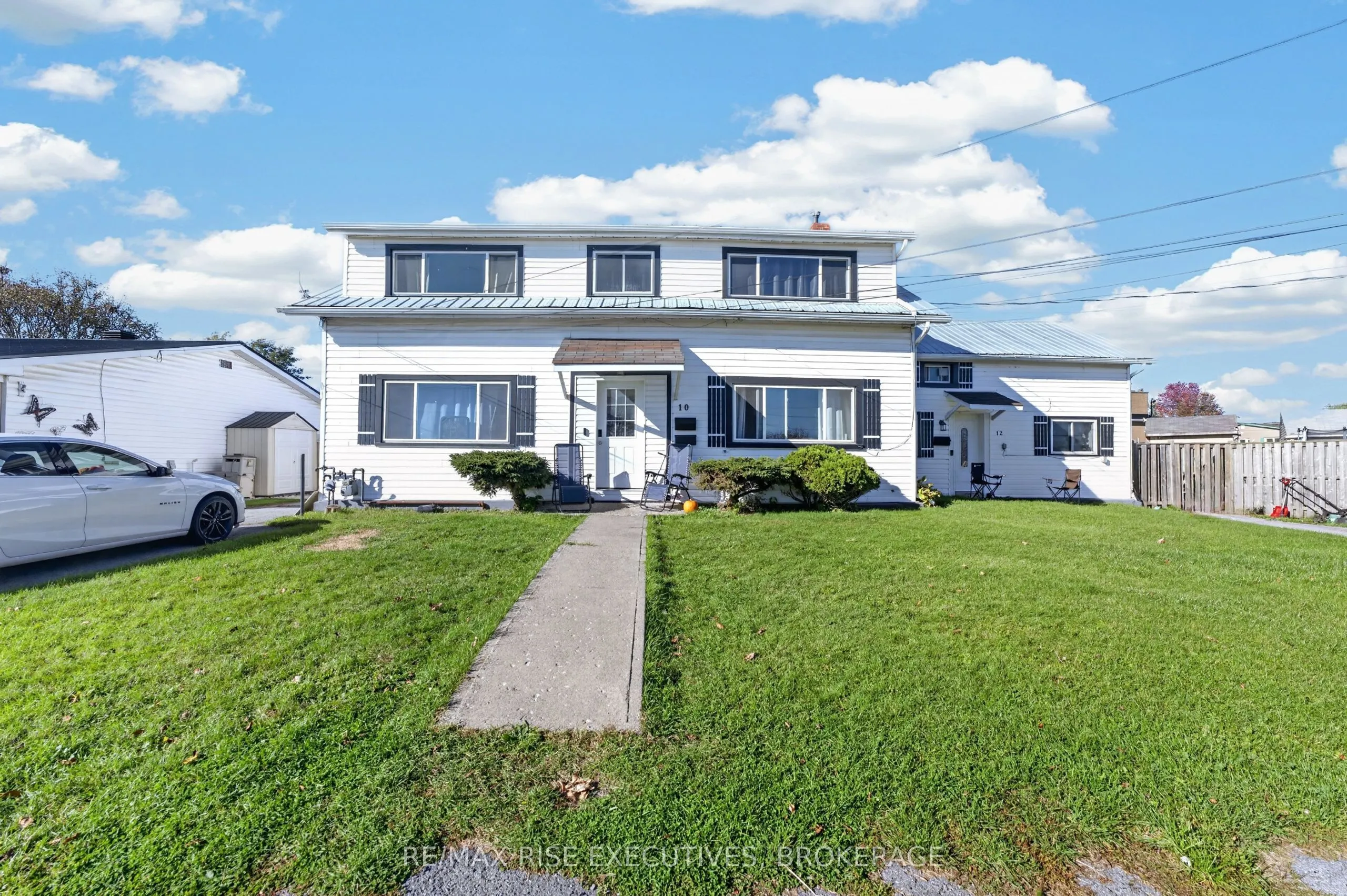 10-12 Manitou Crescent