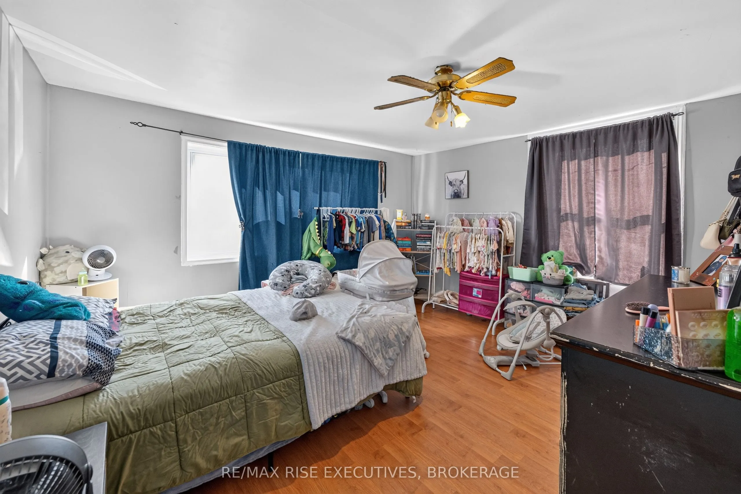 10-12 Manitou Crescent