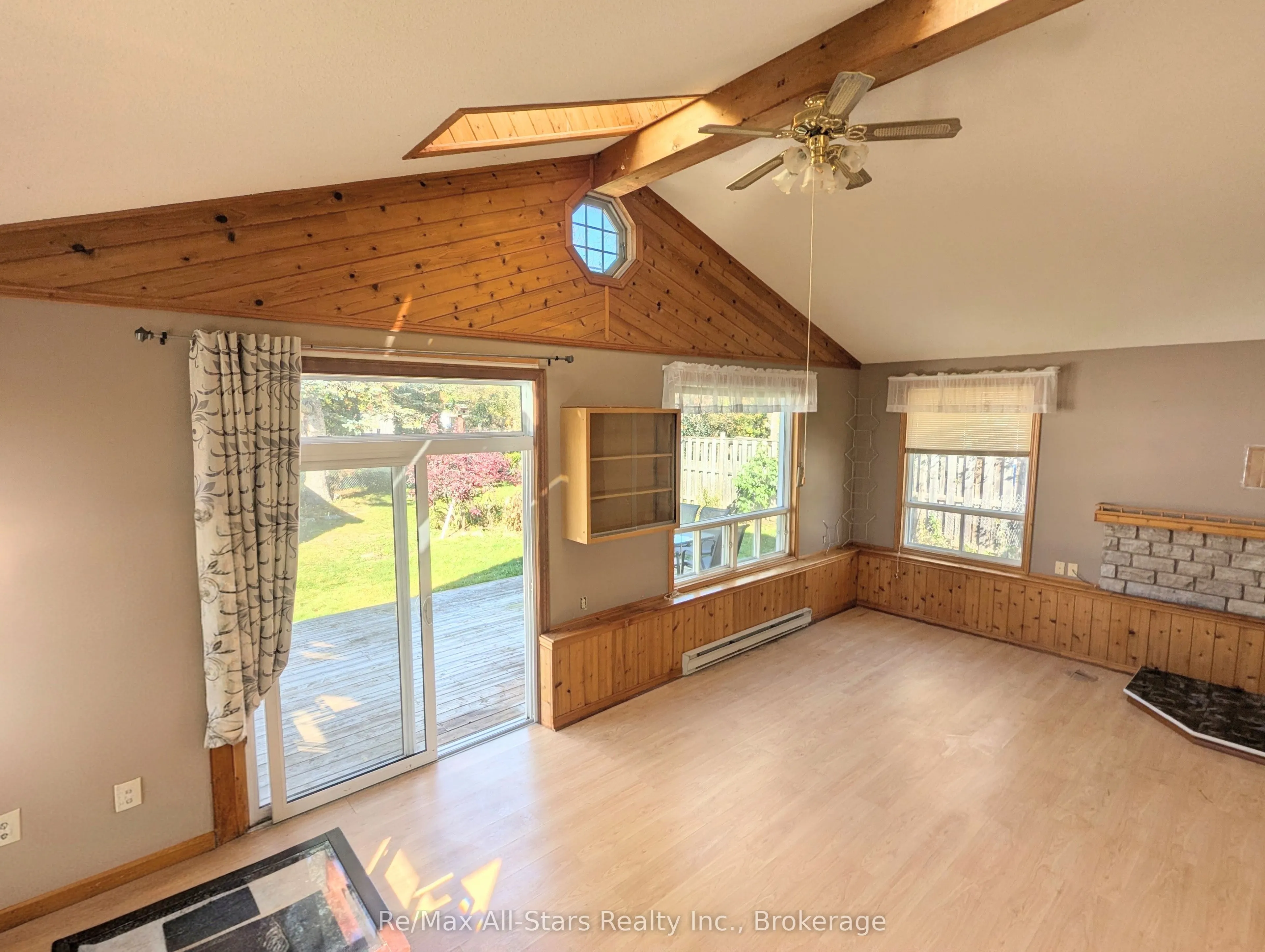 32 Churchill Crescent