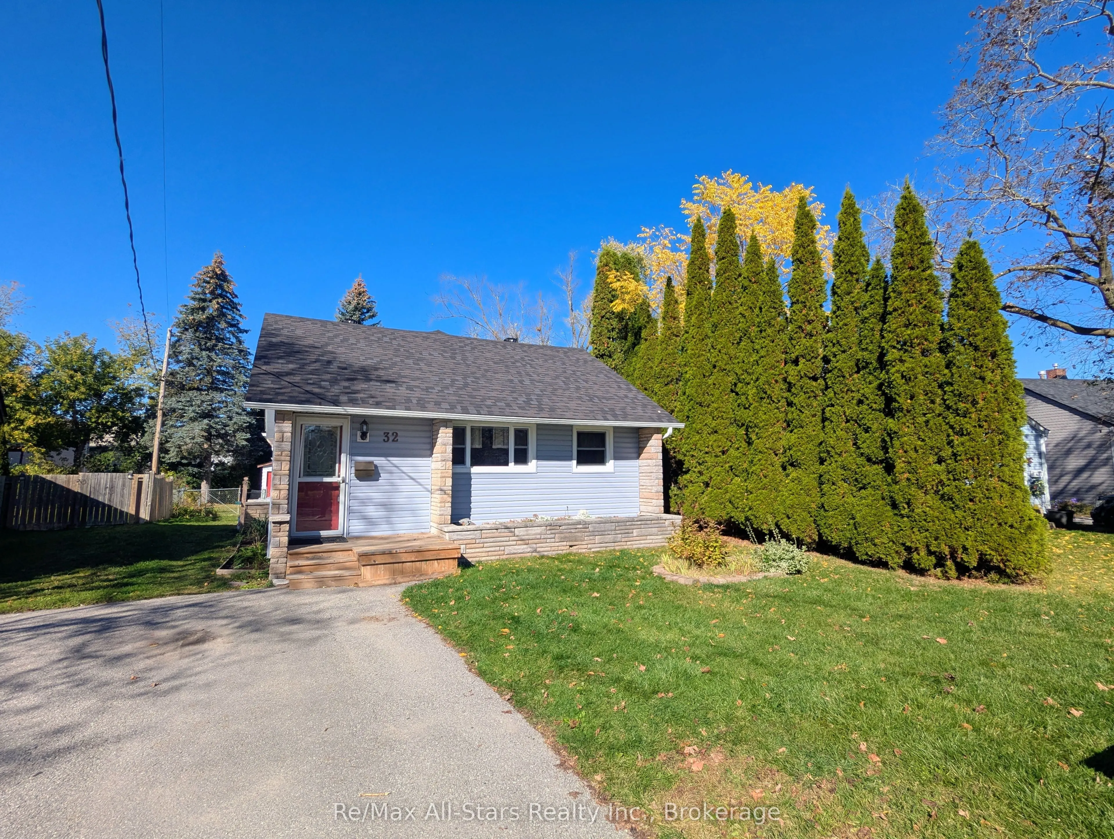 32 Churchill Crescent