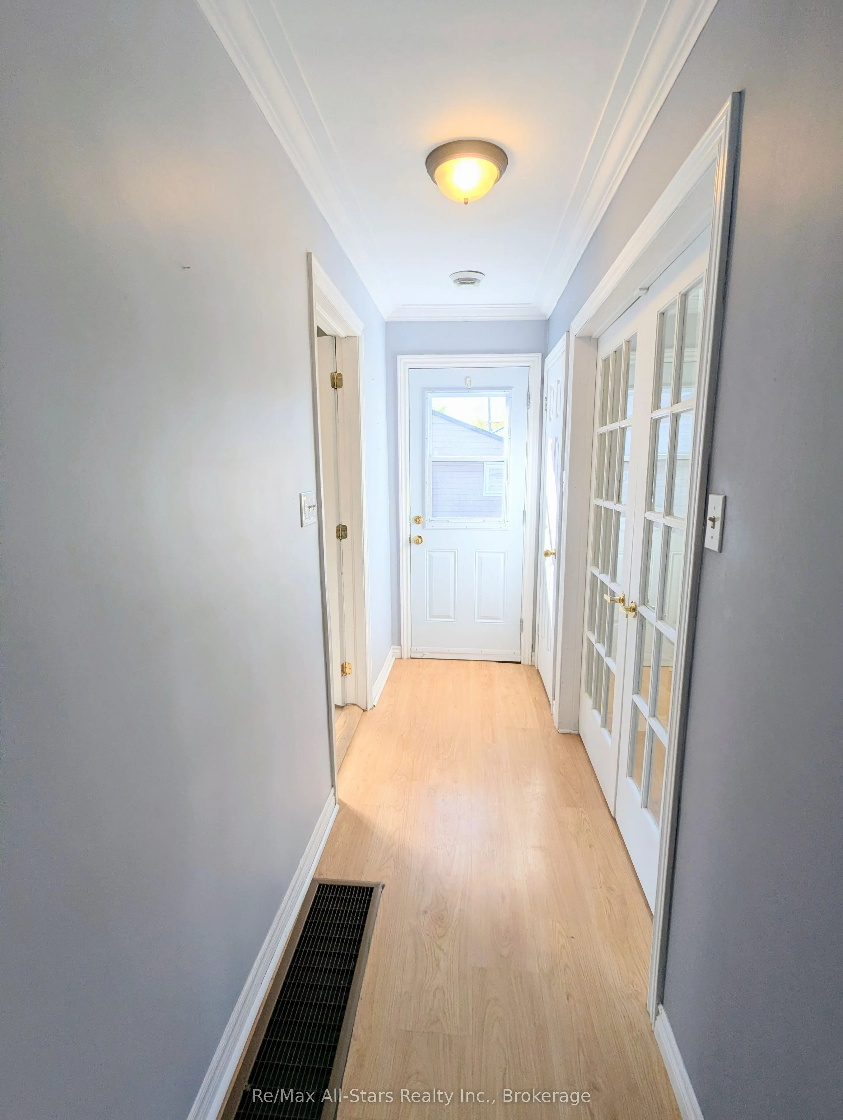 32 Churchill Crescent