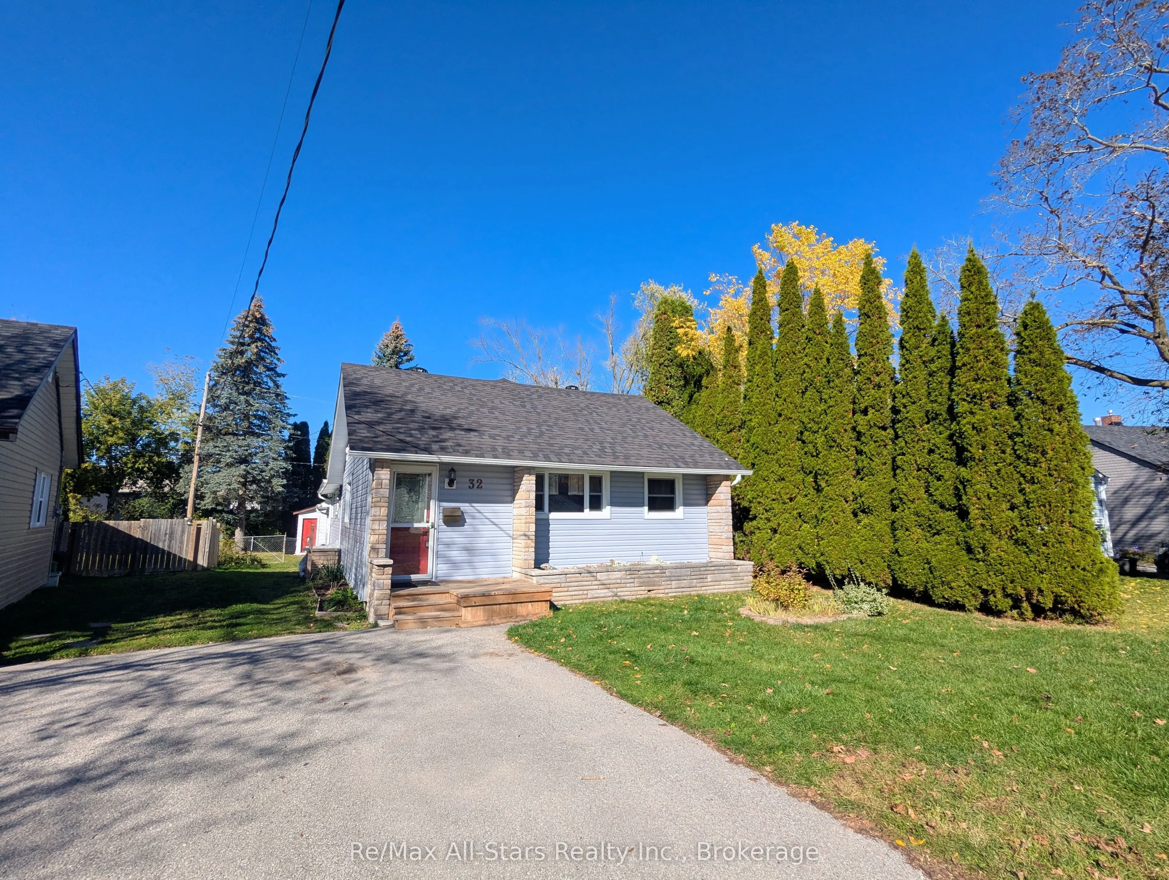32 Churchill Crescent