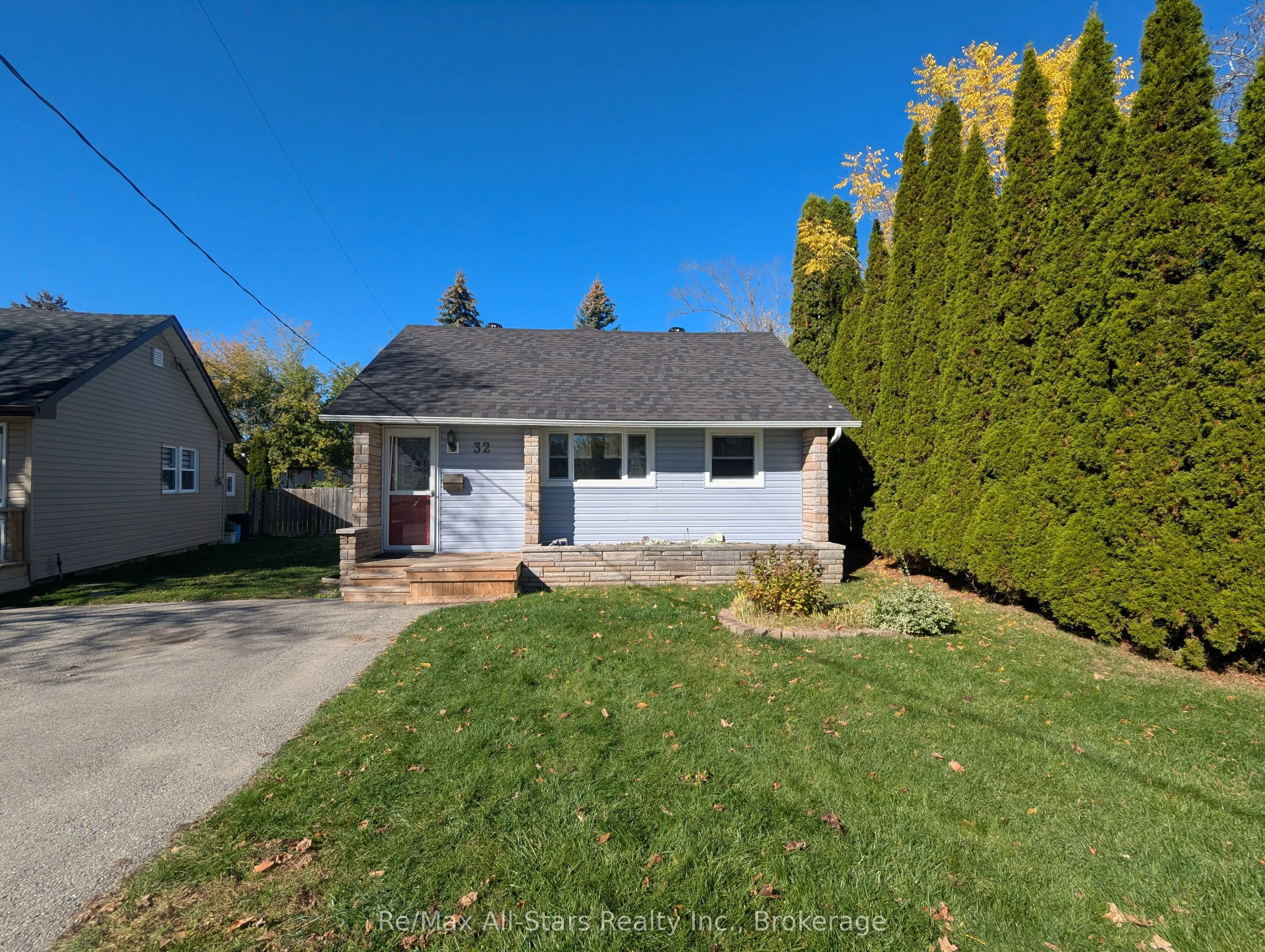 32 Churchill Crescent