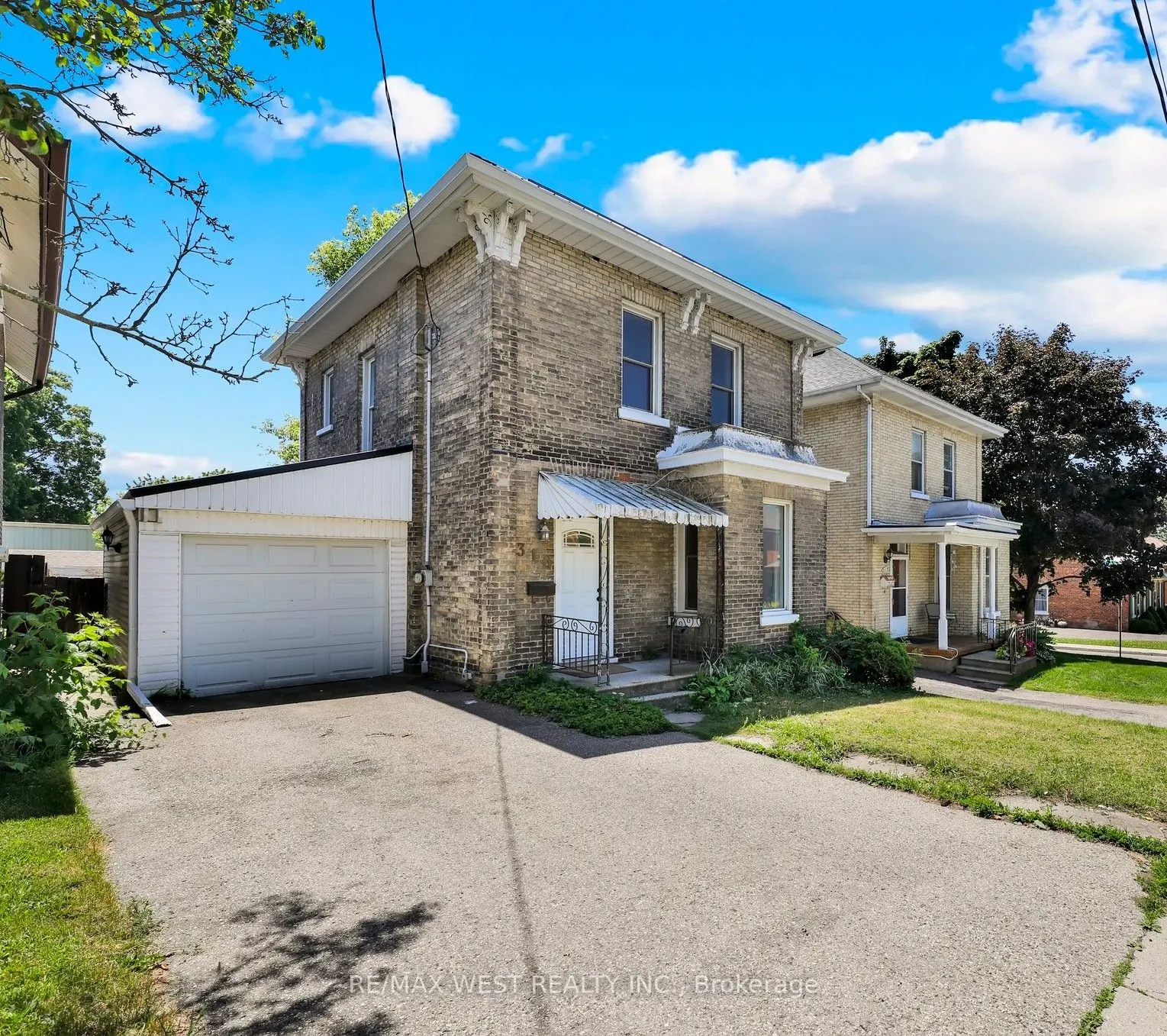 318 Simcoe Street