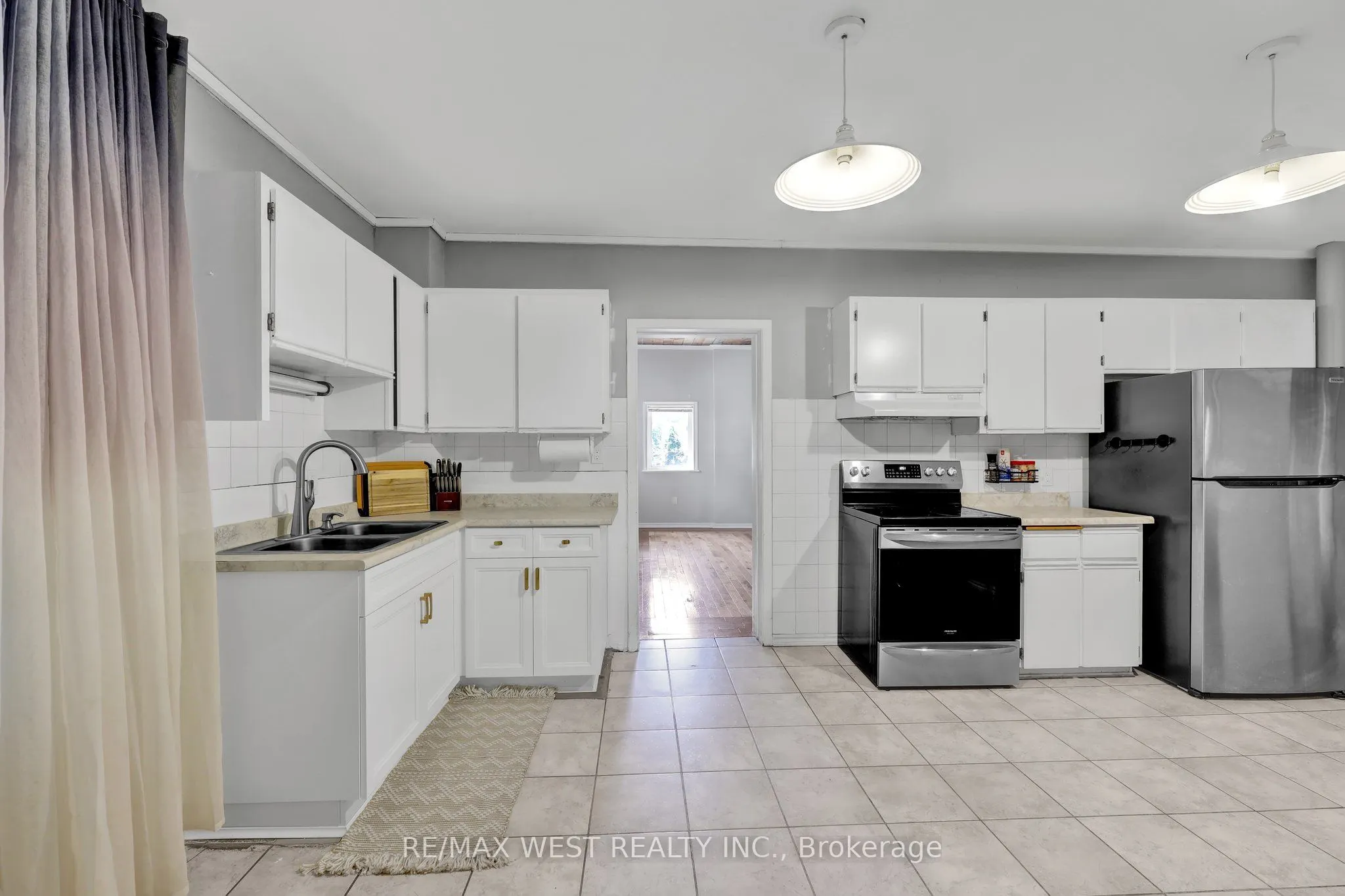 318 Simcoe Street