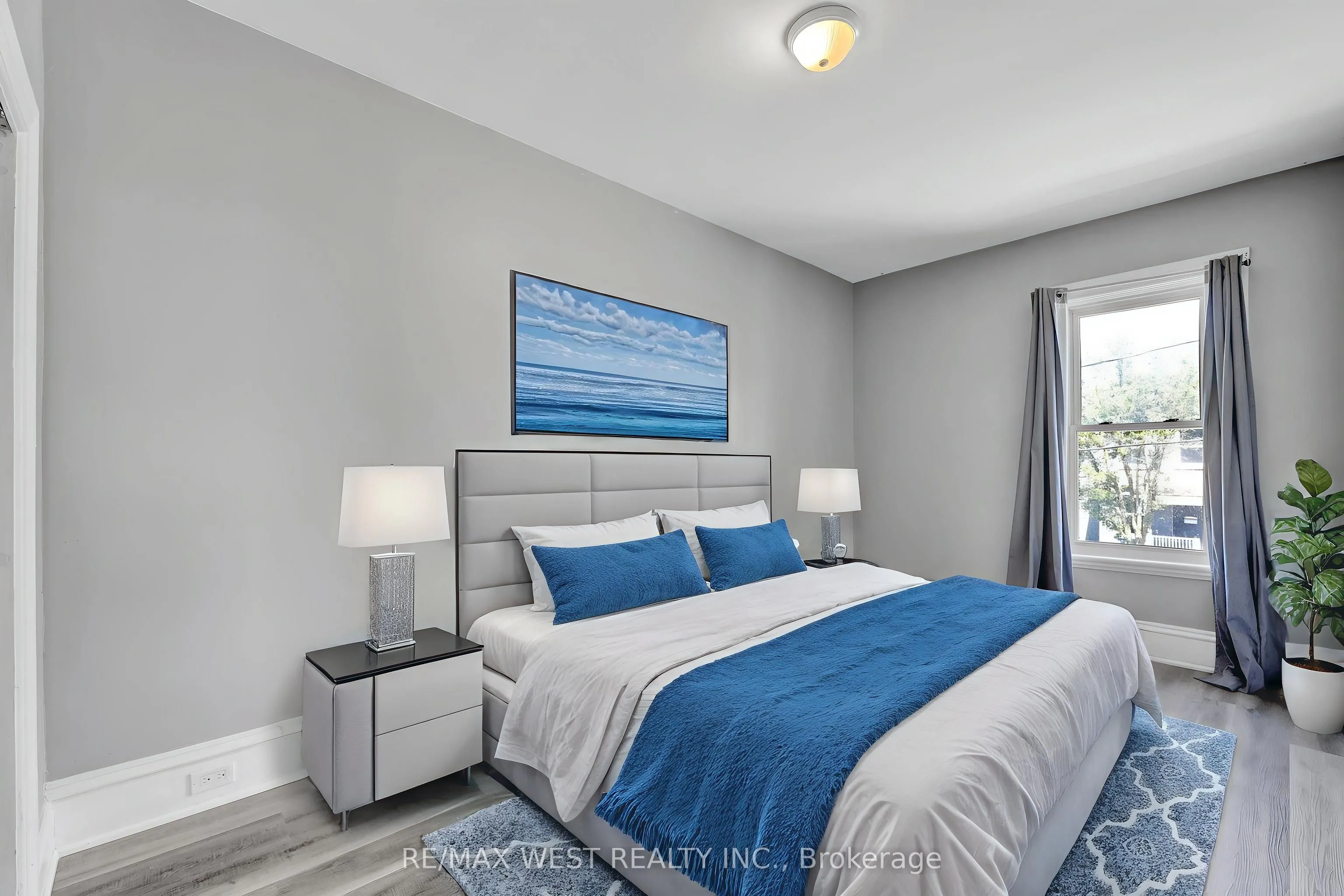 318 Simcoe Street