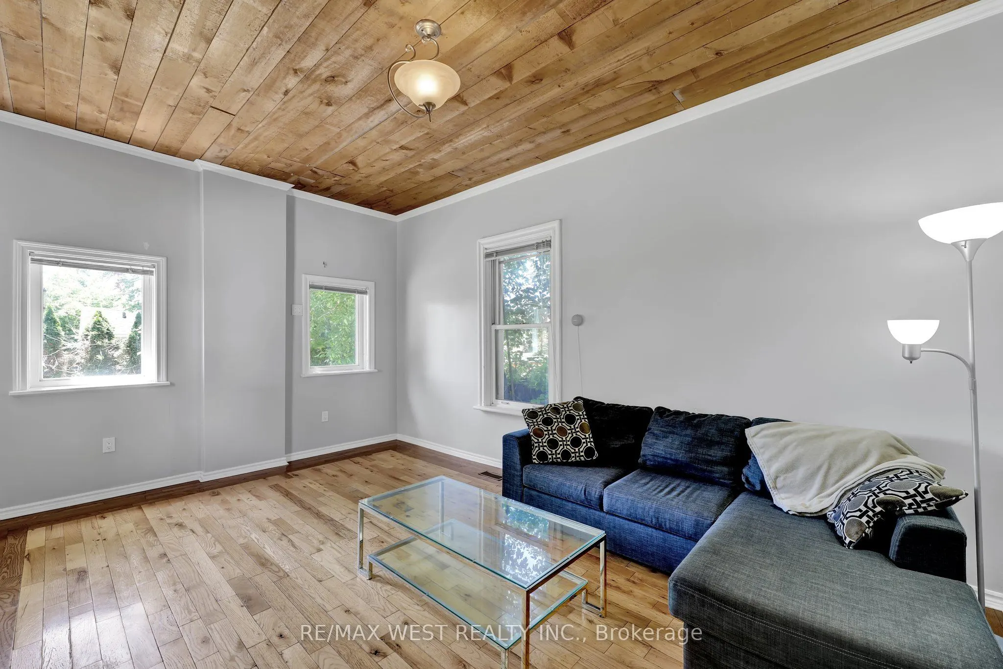 318 Simcoe Street