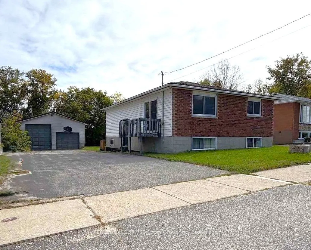 144 Duke Street W
