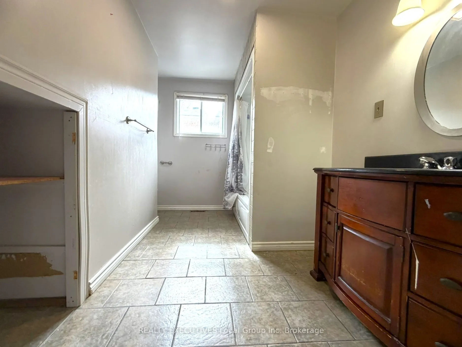 144 Duke Street W