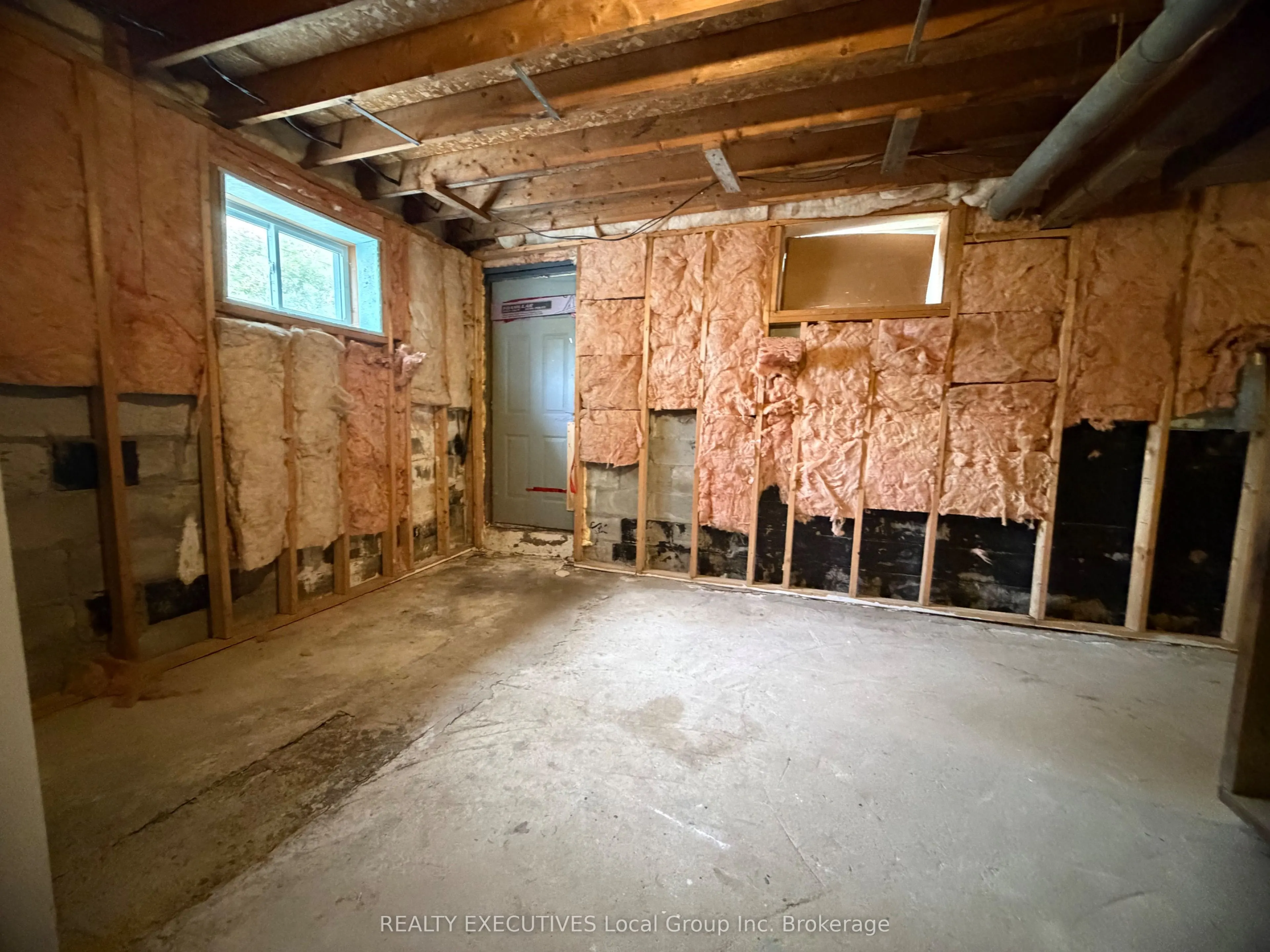 144 Duke Street W
