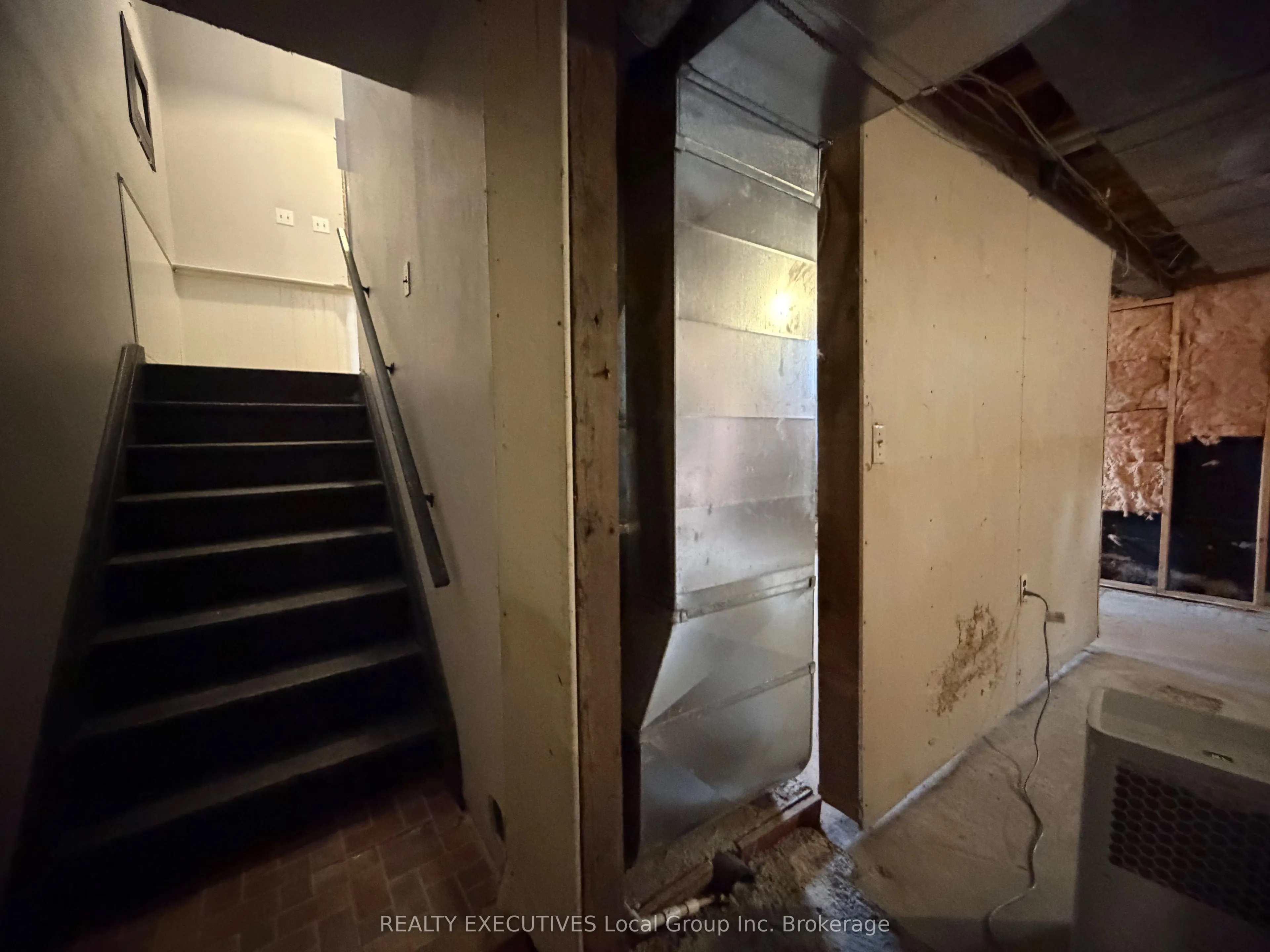 144 Duke Street W