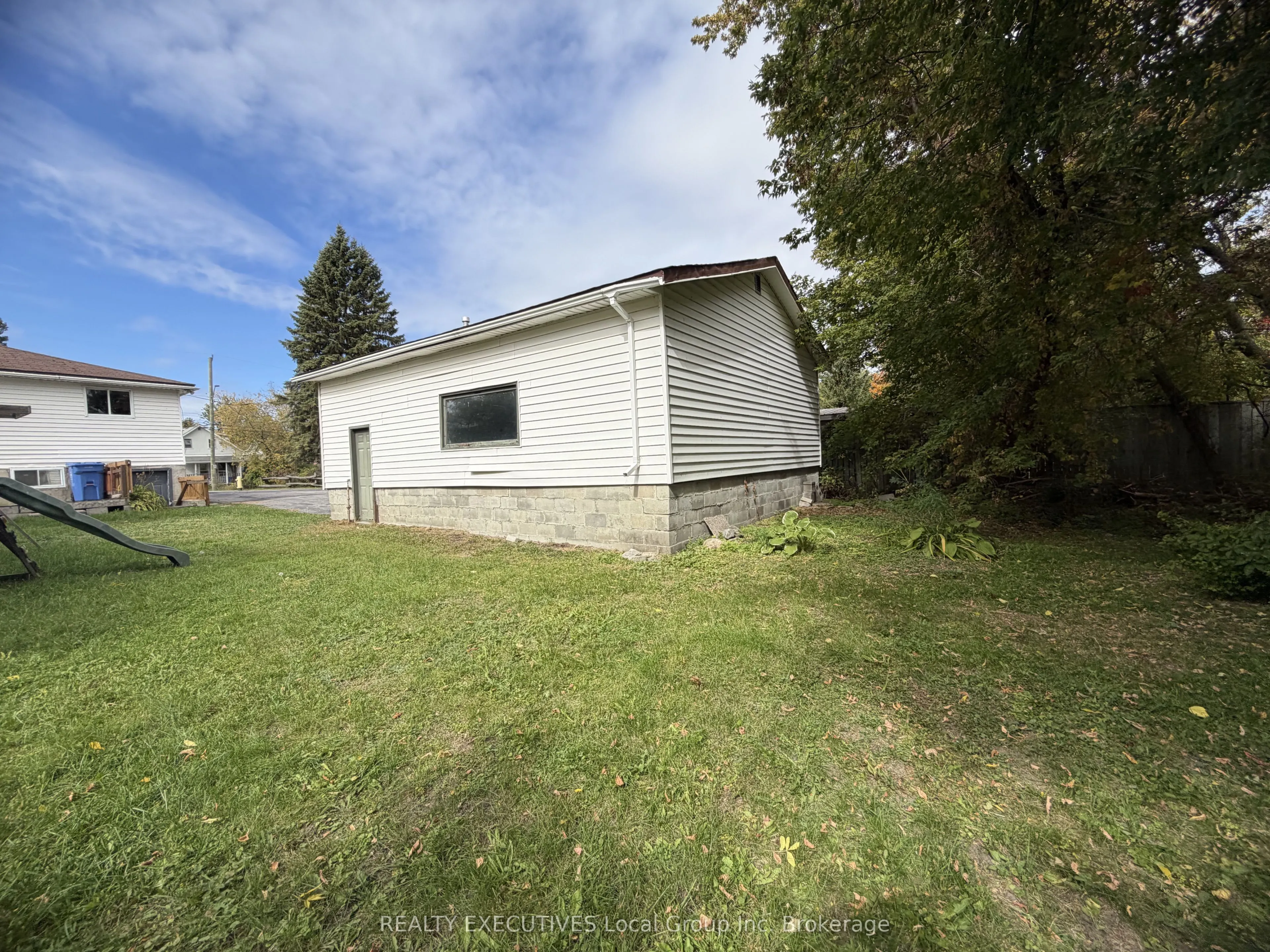 144 Duke Street W