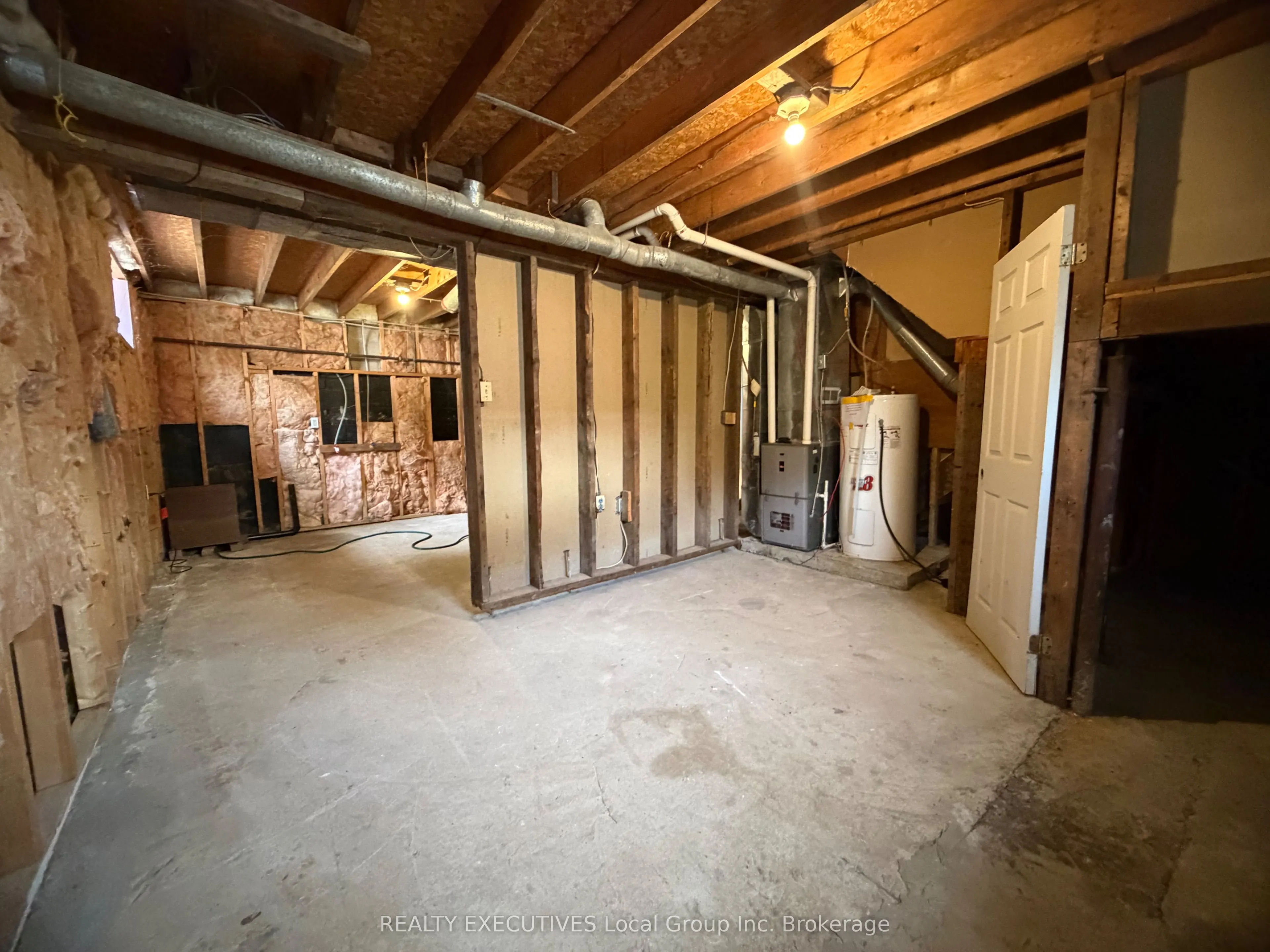 144 Duke Street W