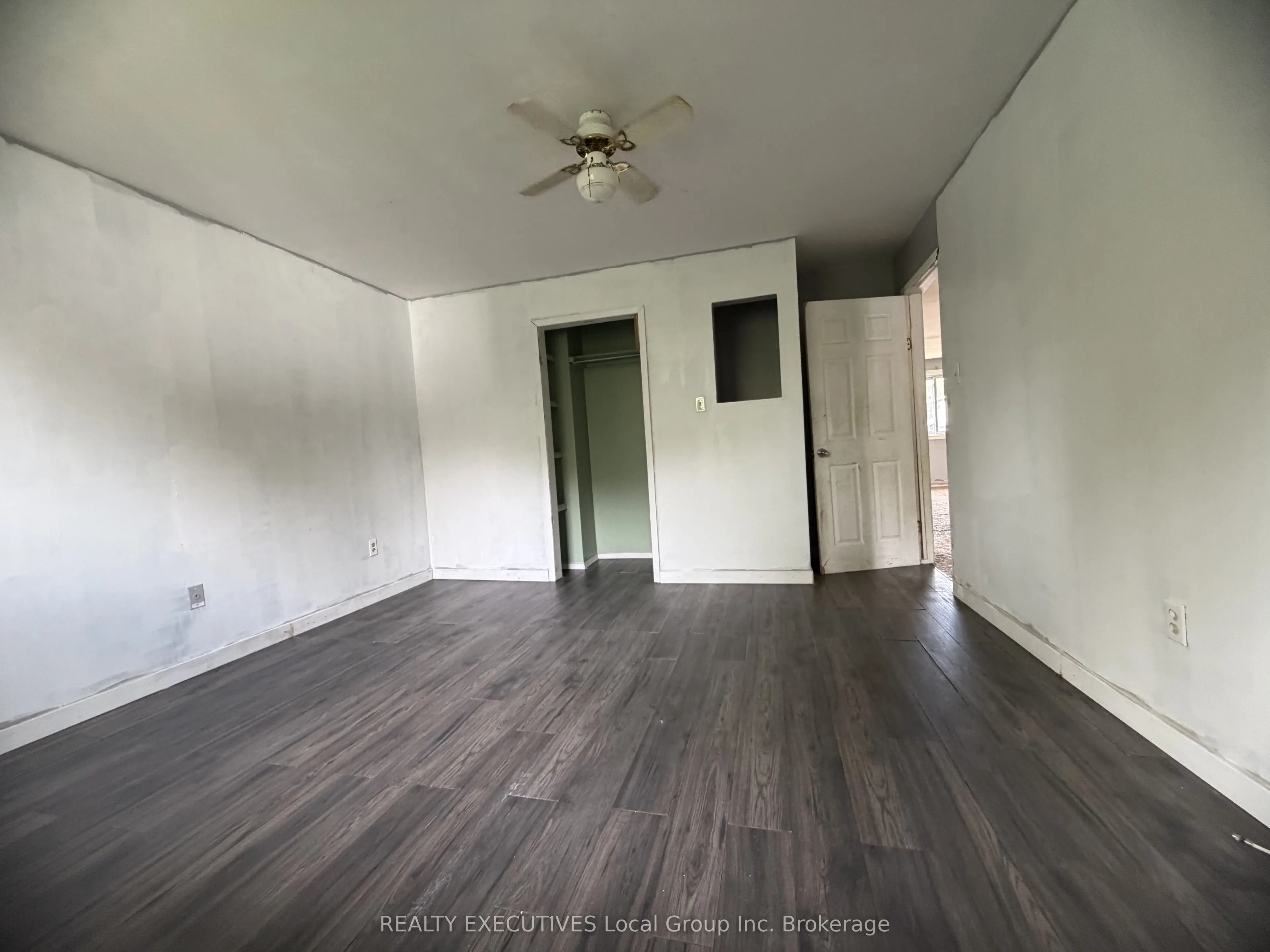 144 Duke Street W