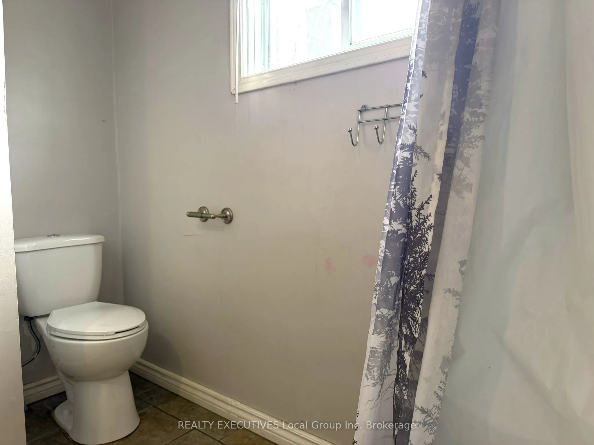 144 Duke Street W