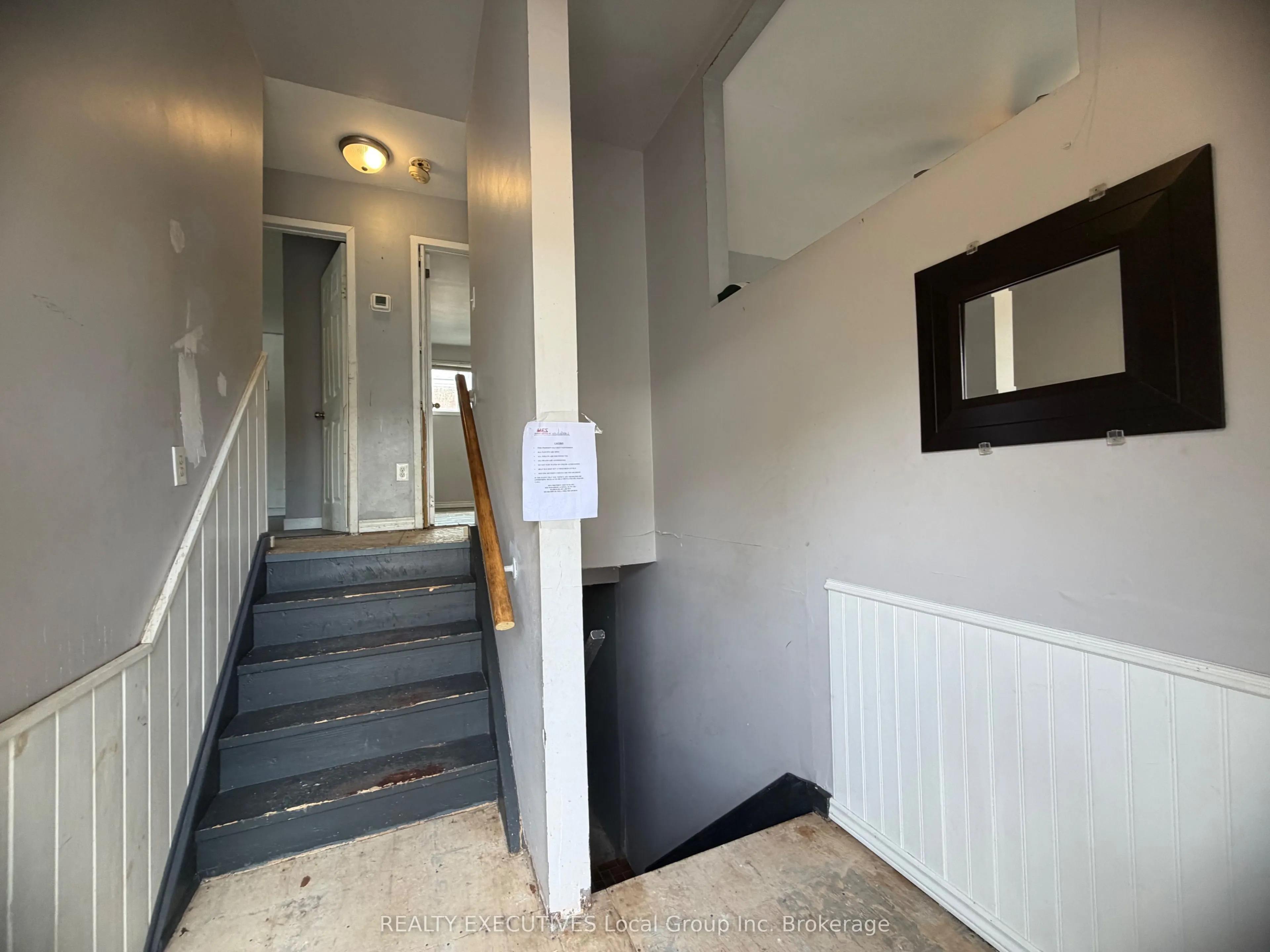 144 Duke Street W