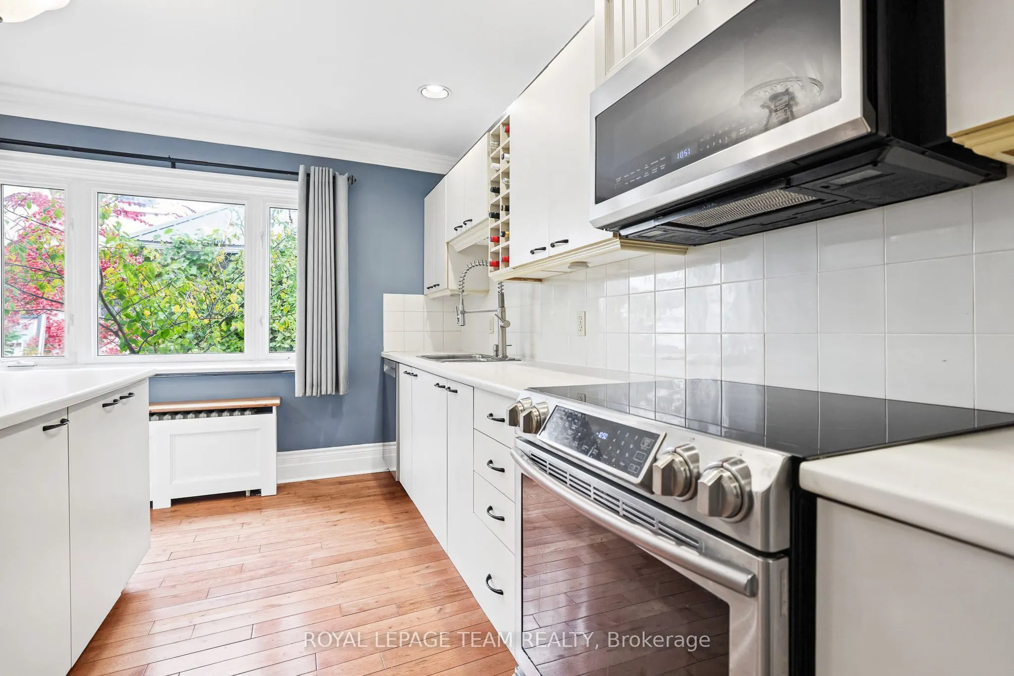 240 Dibble Street W