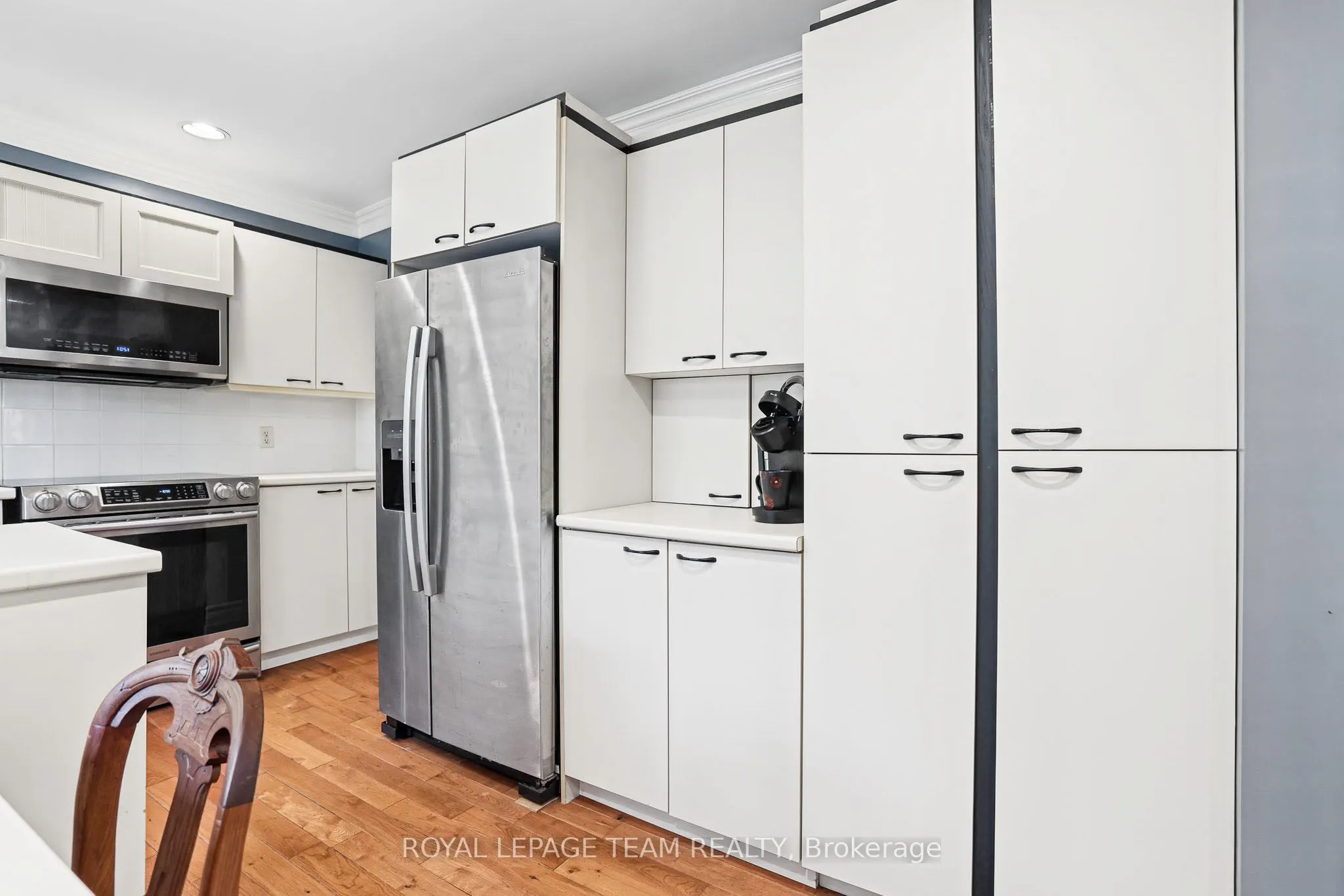 240 Dibble Street W