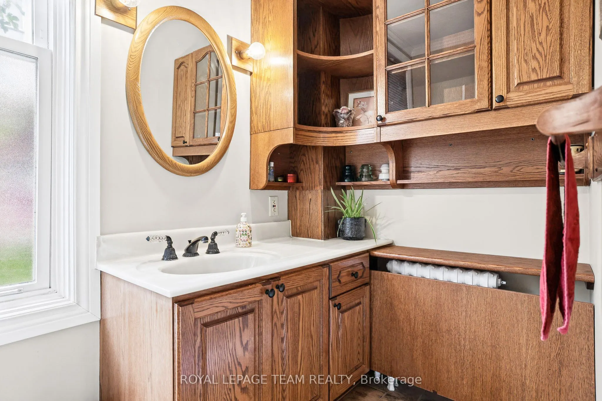 240 Dibble Street W