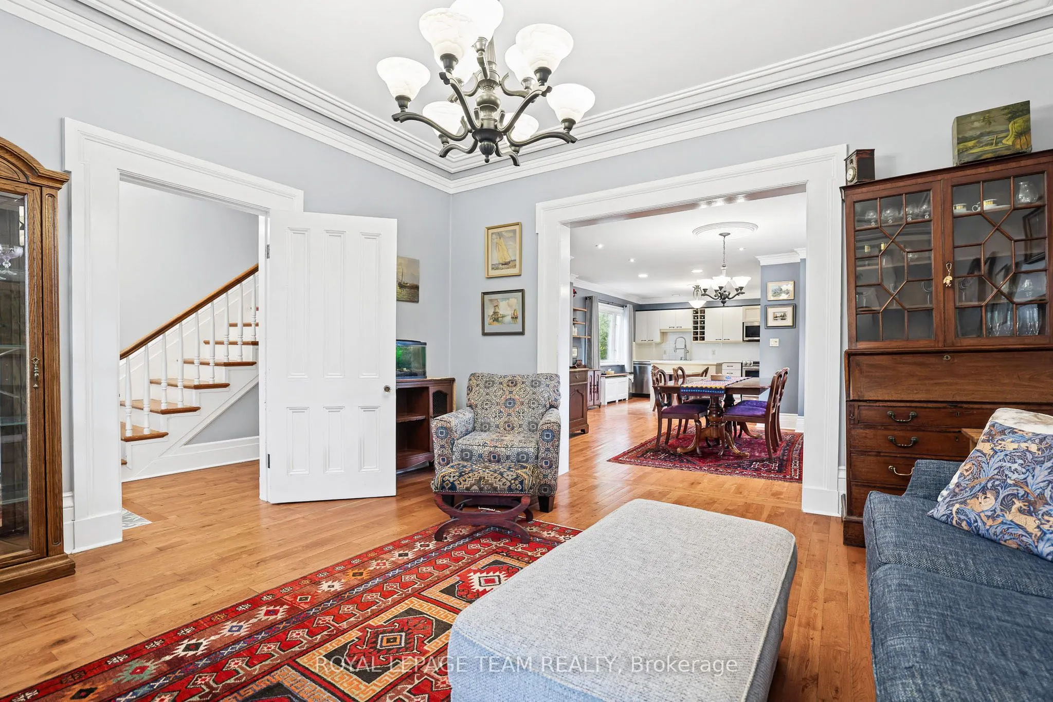 240 Dibble Street W