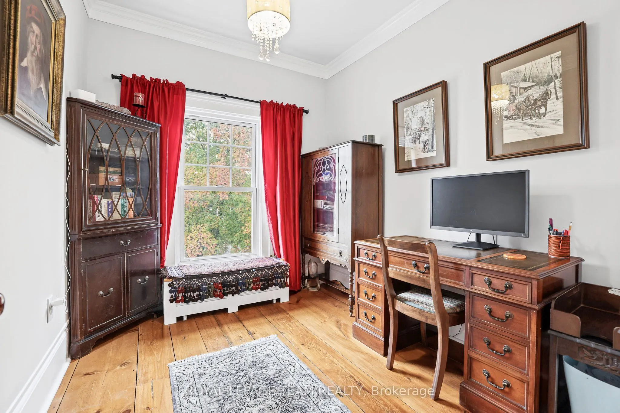 240 Dibble Street W