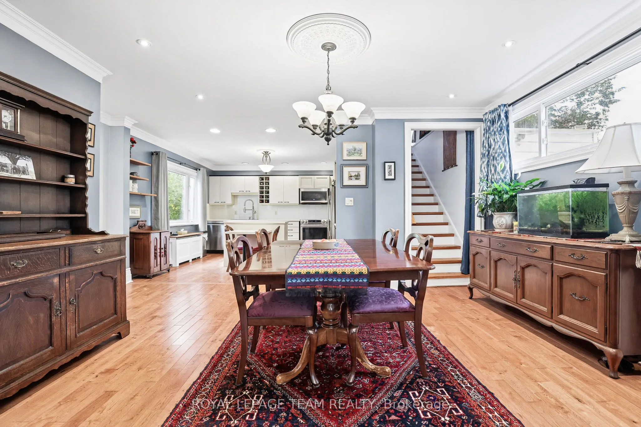240 Dibble Street W