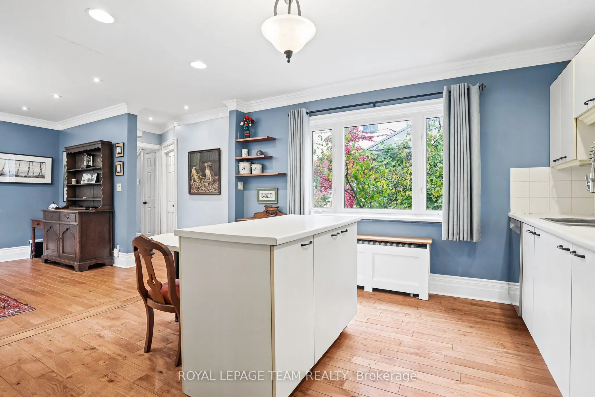 240 Dibble Street W