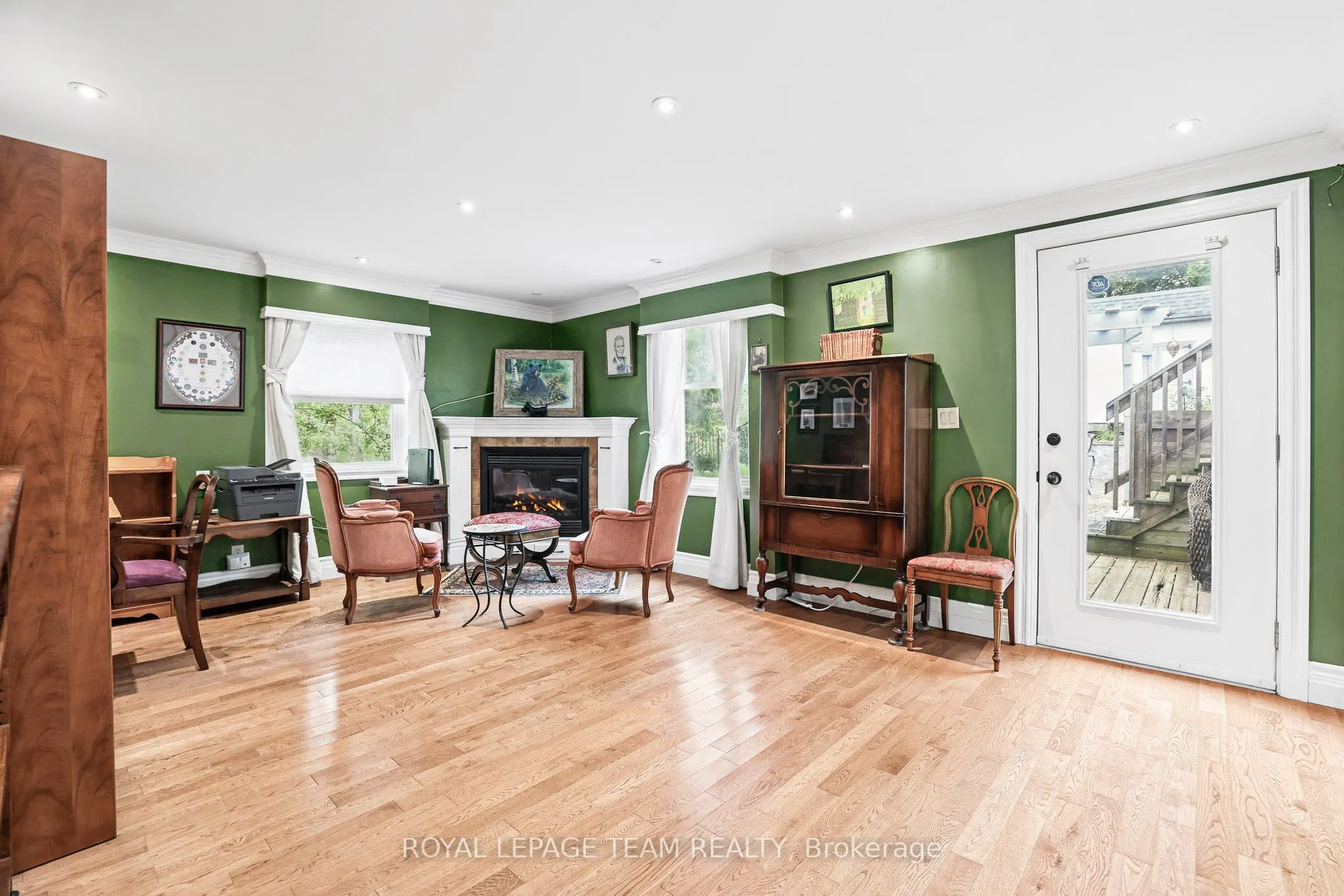 240 Dibble Street W