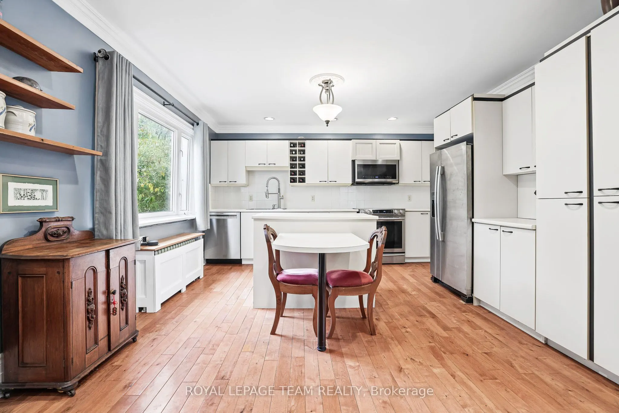 240 Dibble Street W