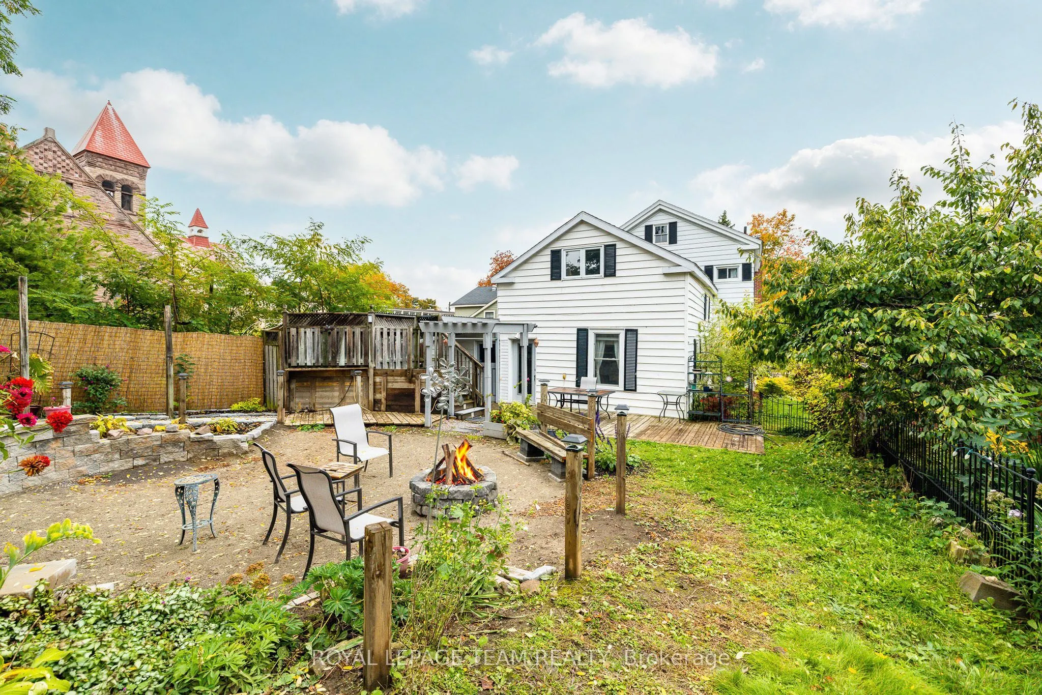 240 Dibble Street W