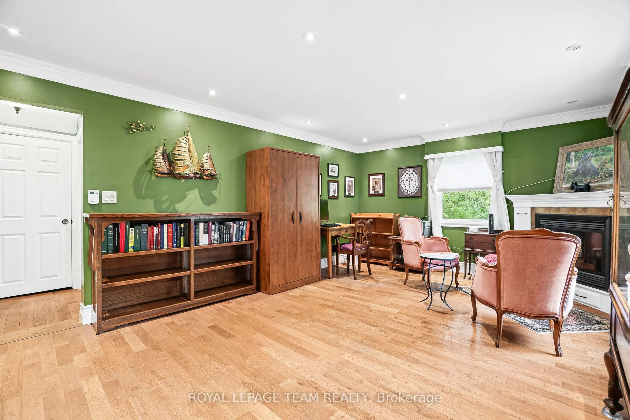 240 Dibble Street W
