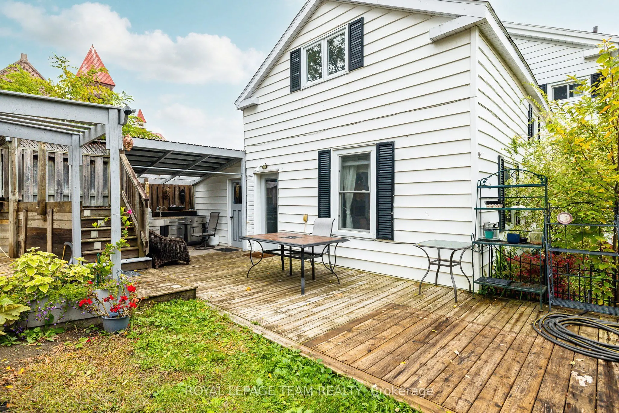 240 Dibble Street W