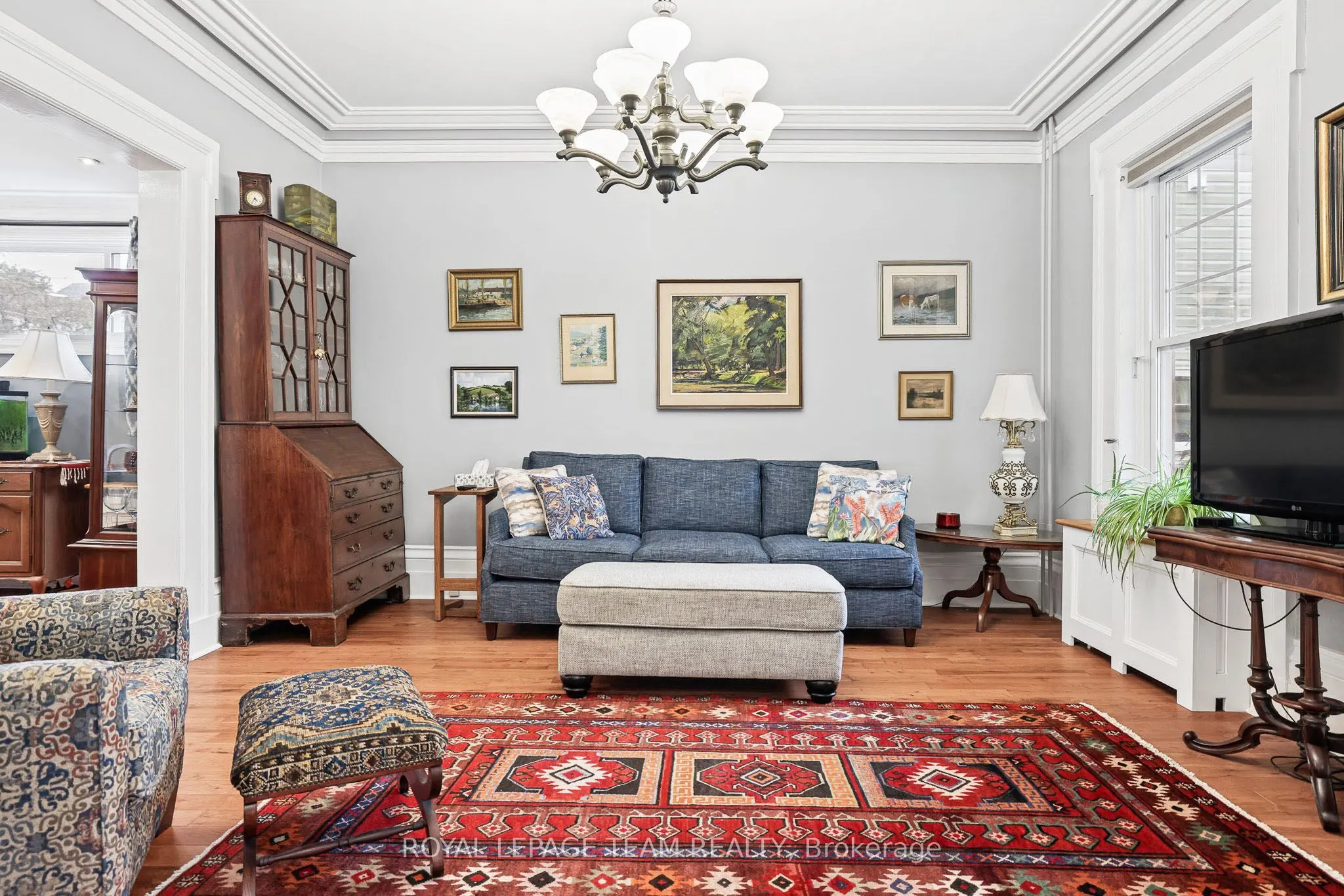 240 Dibble Street W