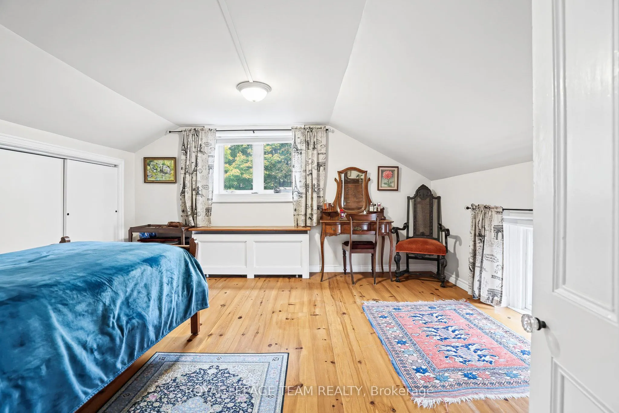 240 Dibble Street W
